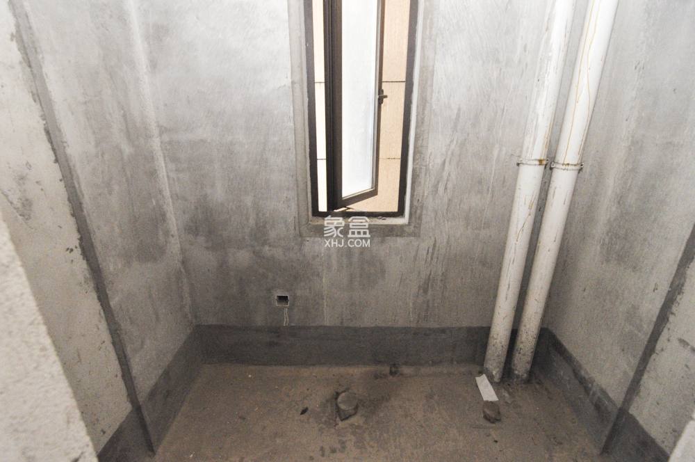 卓越浅水湾  4室2厅2卫   236.00万