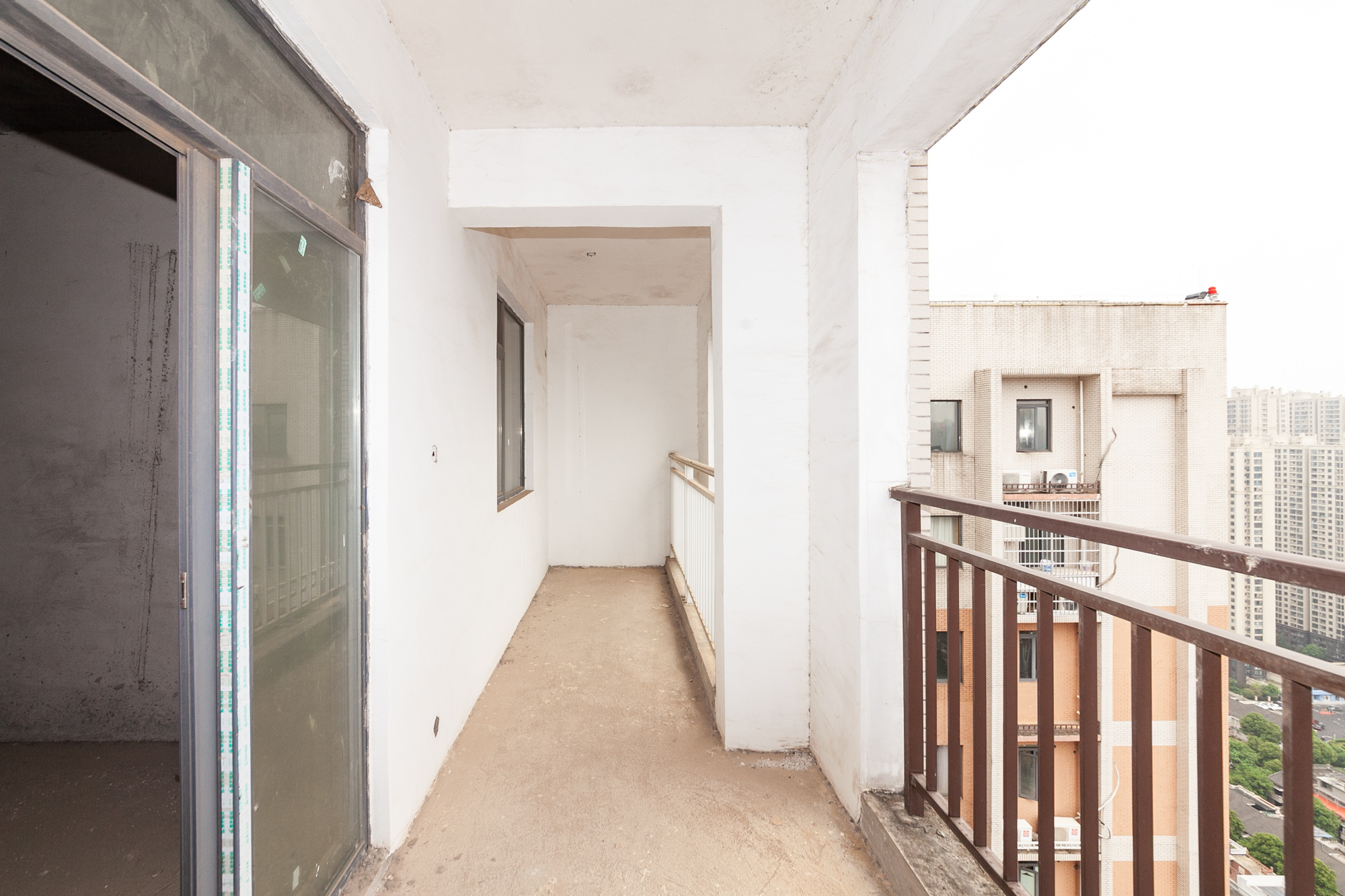 Cross尚公馆 3室2厅2卫 60.0万 Cross尚公馆 3室2厅2卫 60.0万阳台