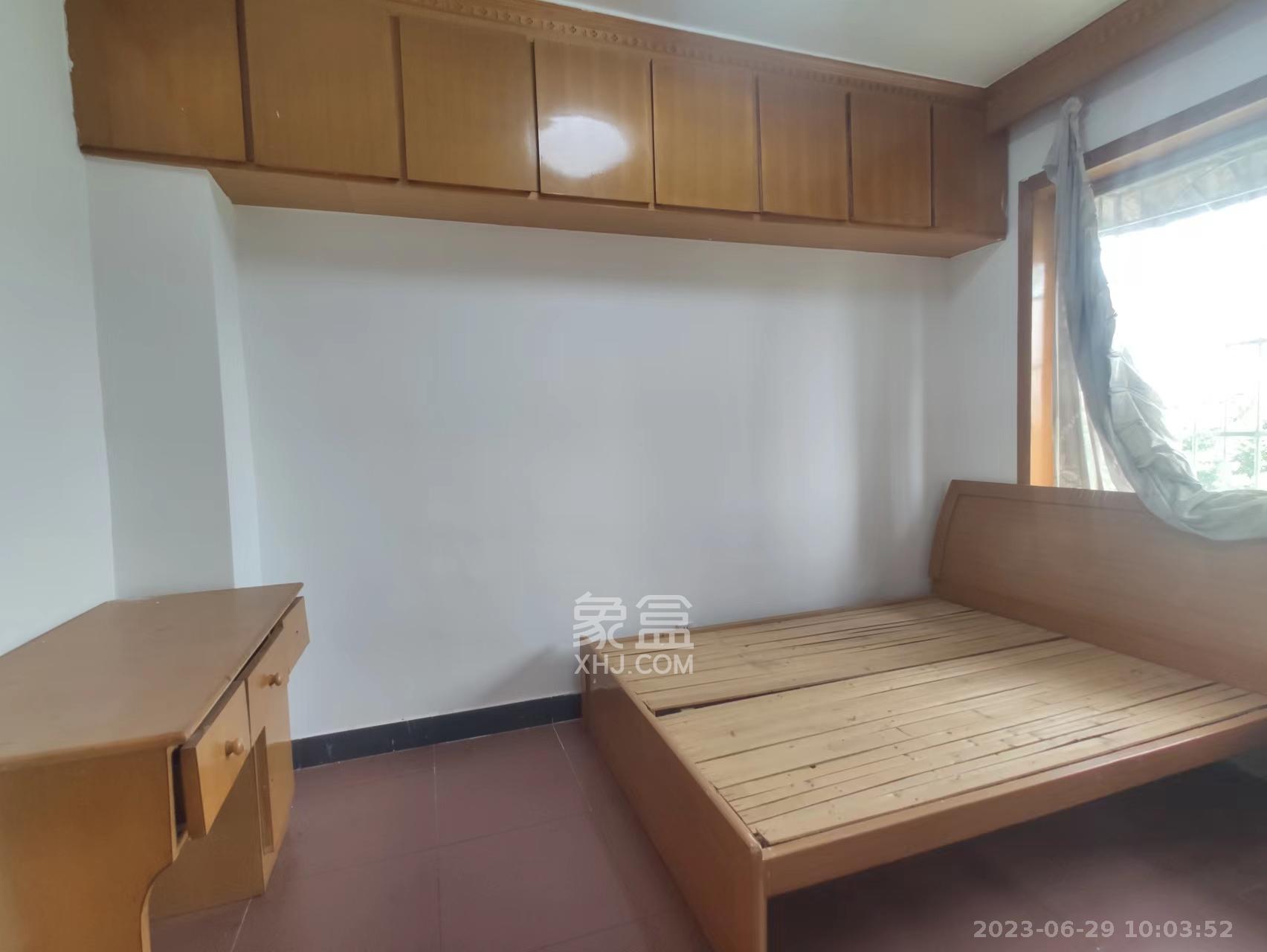 城南东路环保宿舍  4室2厅1卫   2200.00元/月室内图