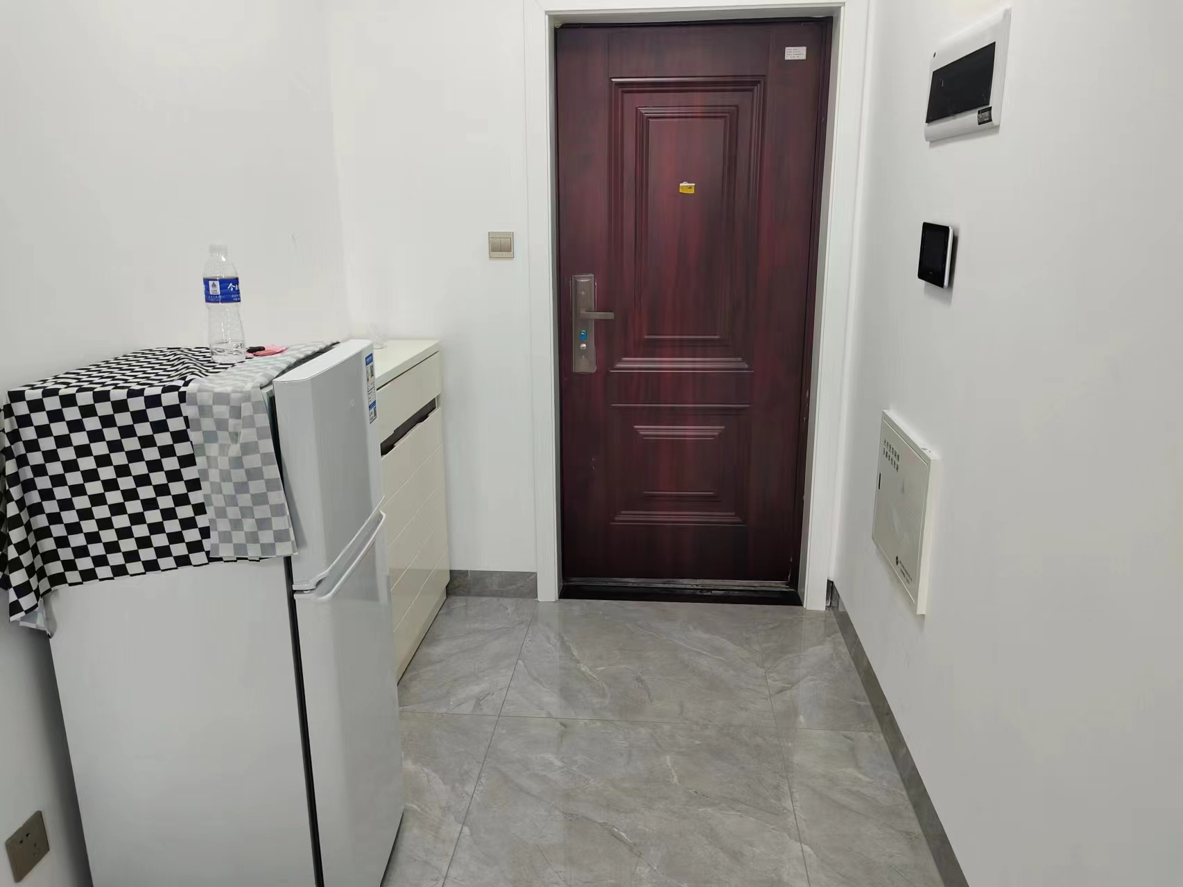 山水豪庭 1室1厅1卫 26.8万 山水豪庭 1室1厅1卫 26.8万室内图