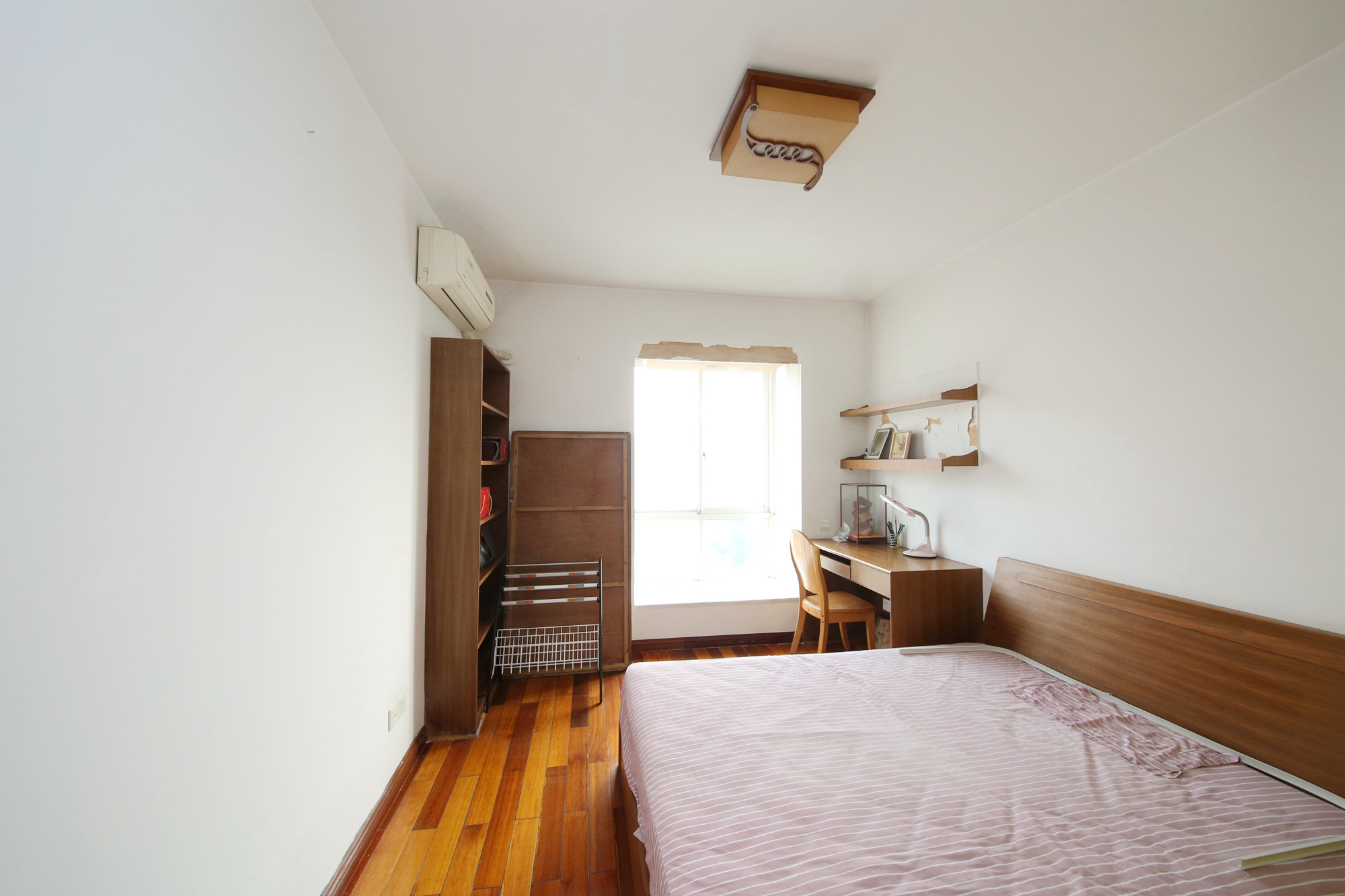 万顺家园  5室3厅2卫   188.00万卧室