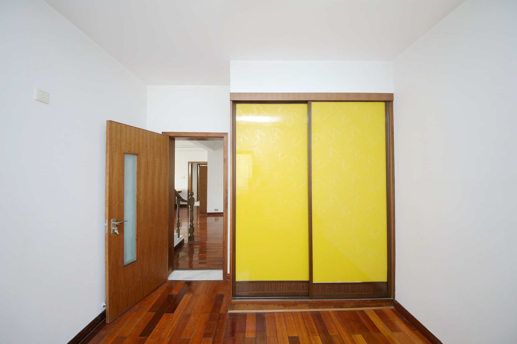 万顺家园  5室3厅2卫   188.00万卧室