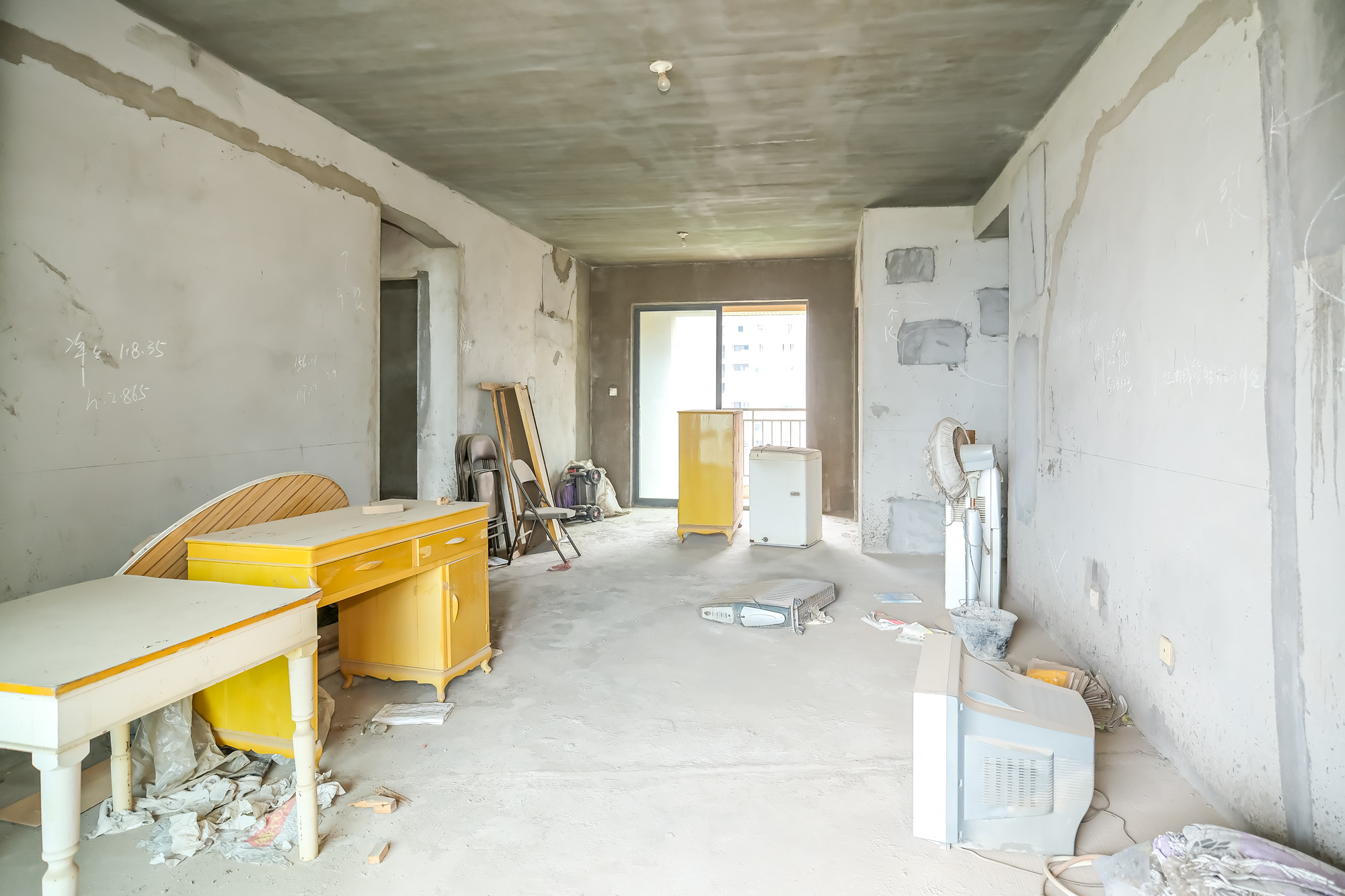 三一街区  4室2厅2卫    85.8万 三一街区  4室2厅2卫    85.8万客厅