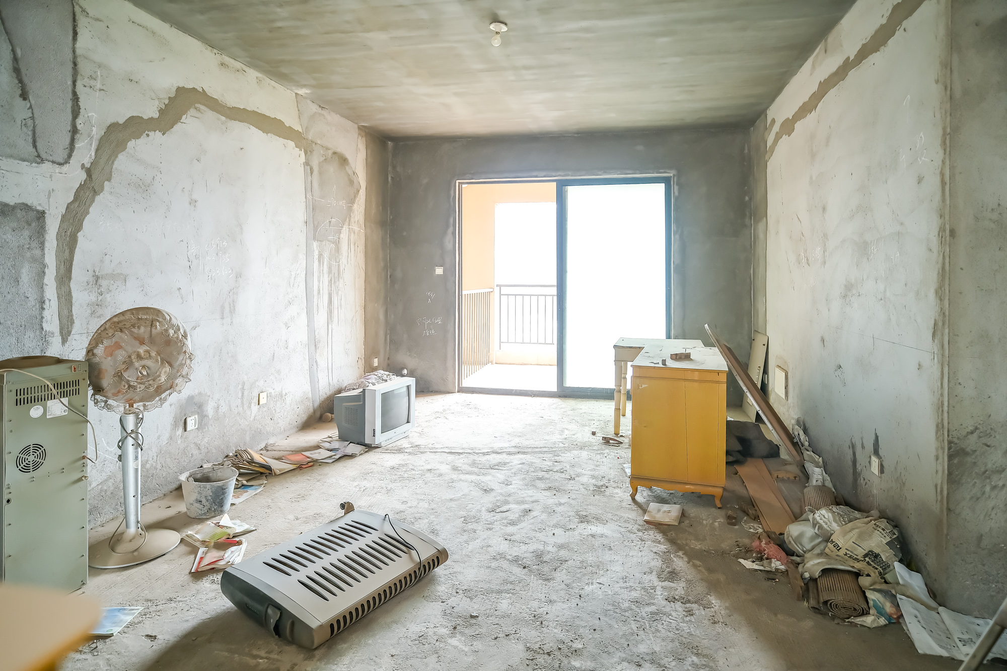 三一街区  4室2厅2卫    85.8万 三一街区  4室2厅2卫    85.8万客厅