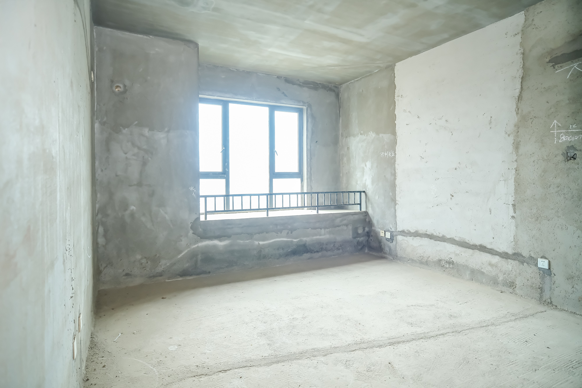 三一街区  4室2厅2卫    85.8万 三一街区  4室2厅2卫    85.8万卧室