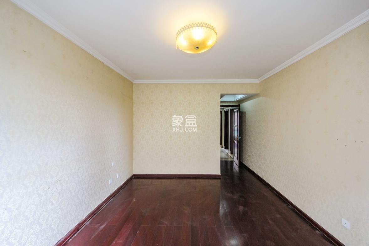 中海国际一期  4室2厅2卫   126.00万卧室