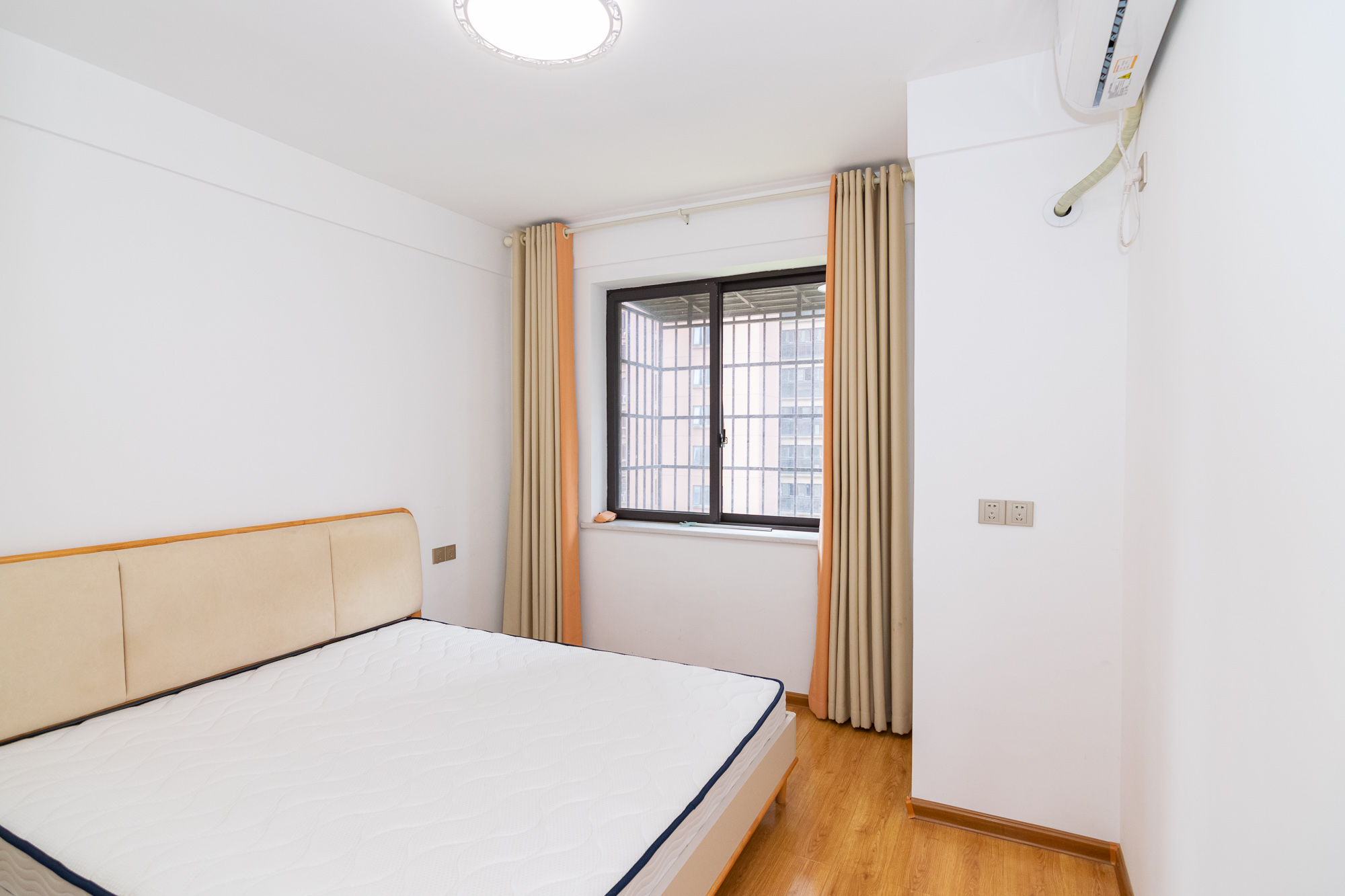 新城国际花都 3室2厅1卫 81.0万 新城国际花都 3室2厅1卫 81.0万卧室