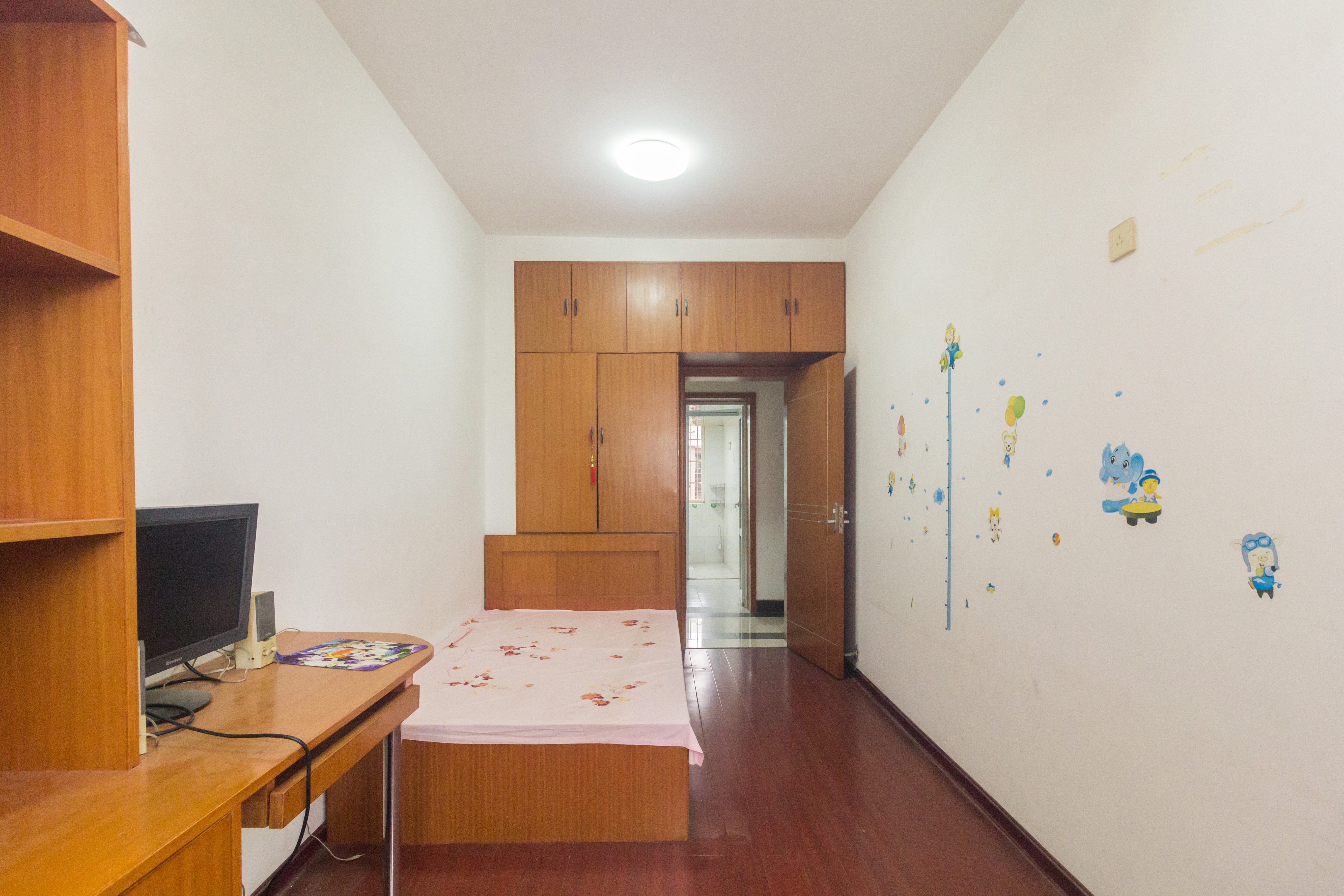 东城名苑  3室2厅2卫    62.8万卧室