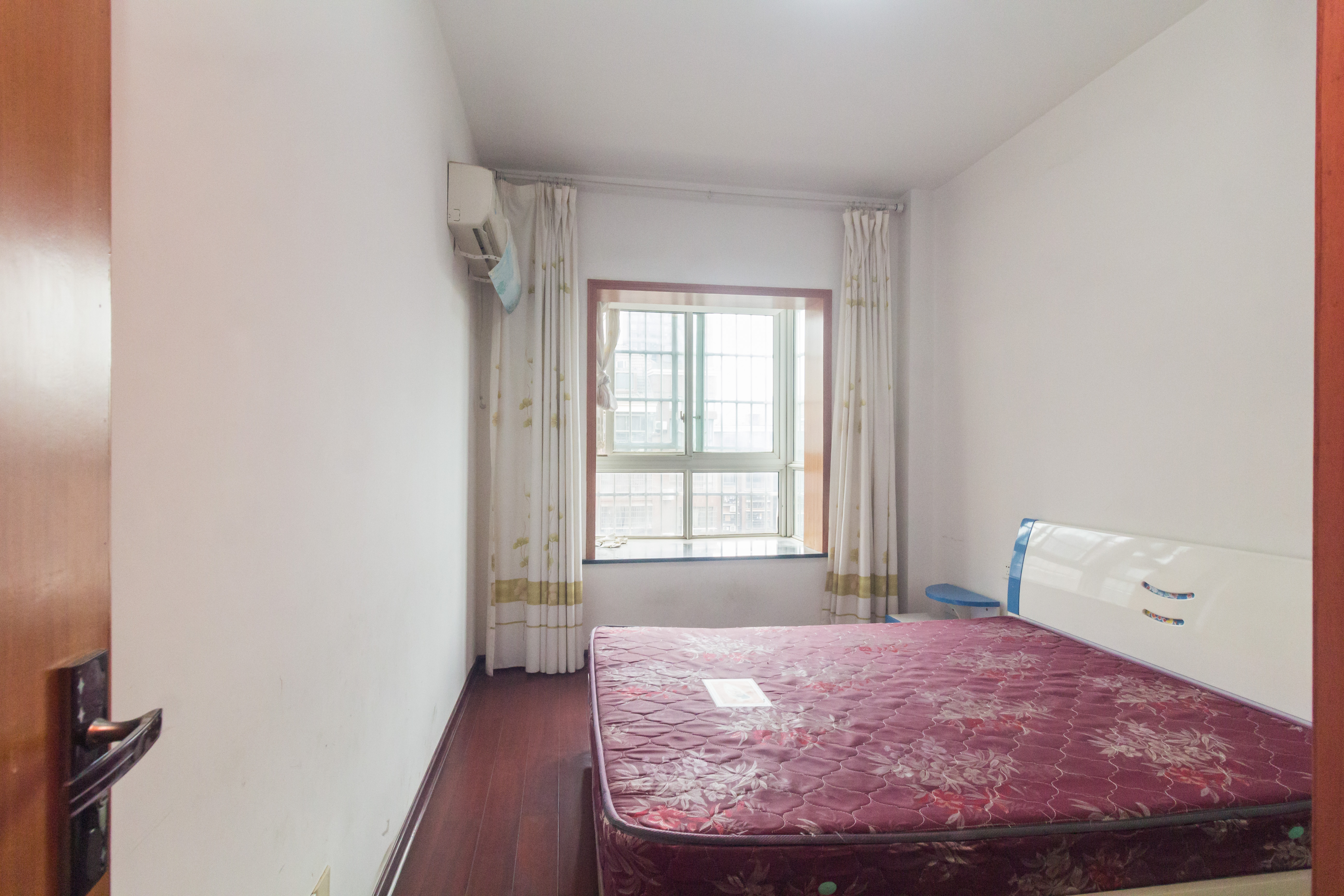 东城名苑  3室2厅2卫    62.8万卧室