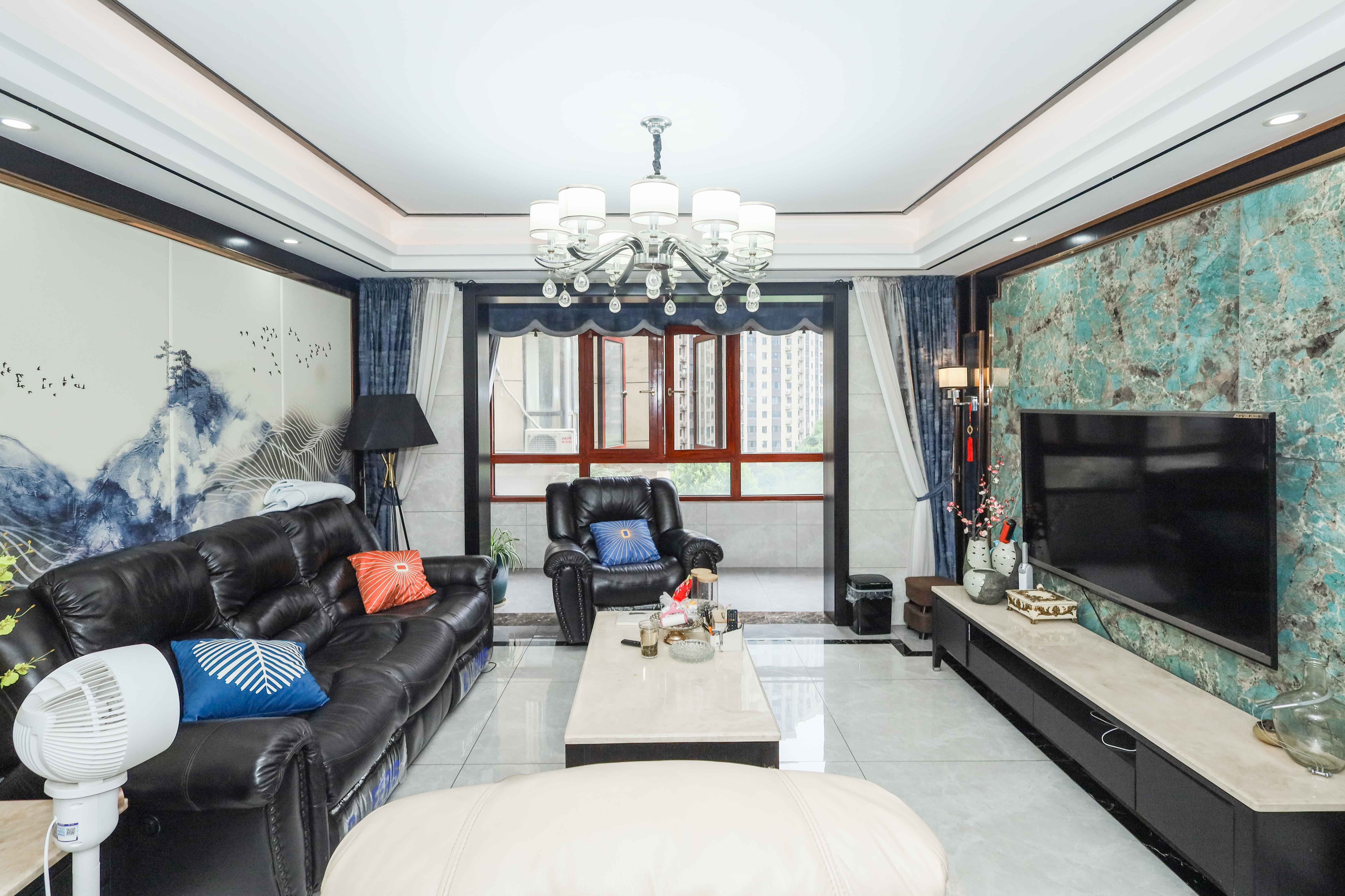 和泓梅溪四季  5室2厅1卫    280.0万客厅