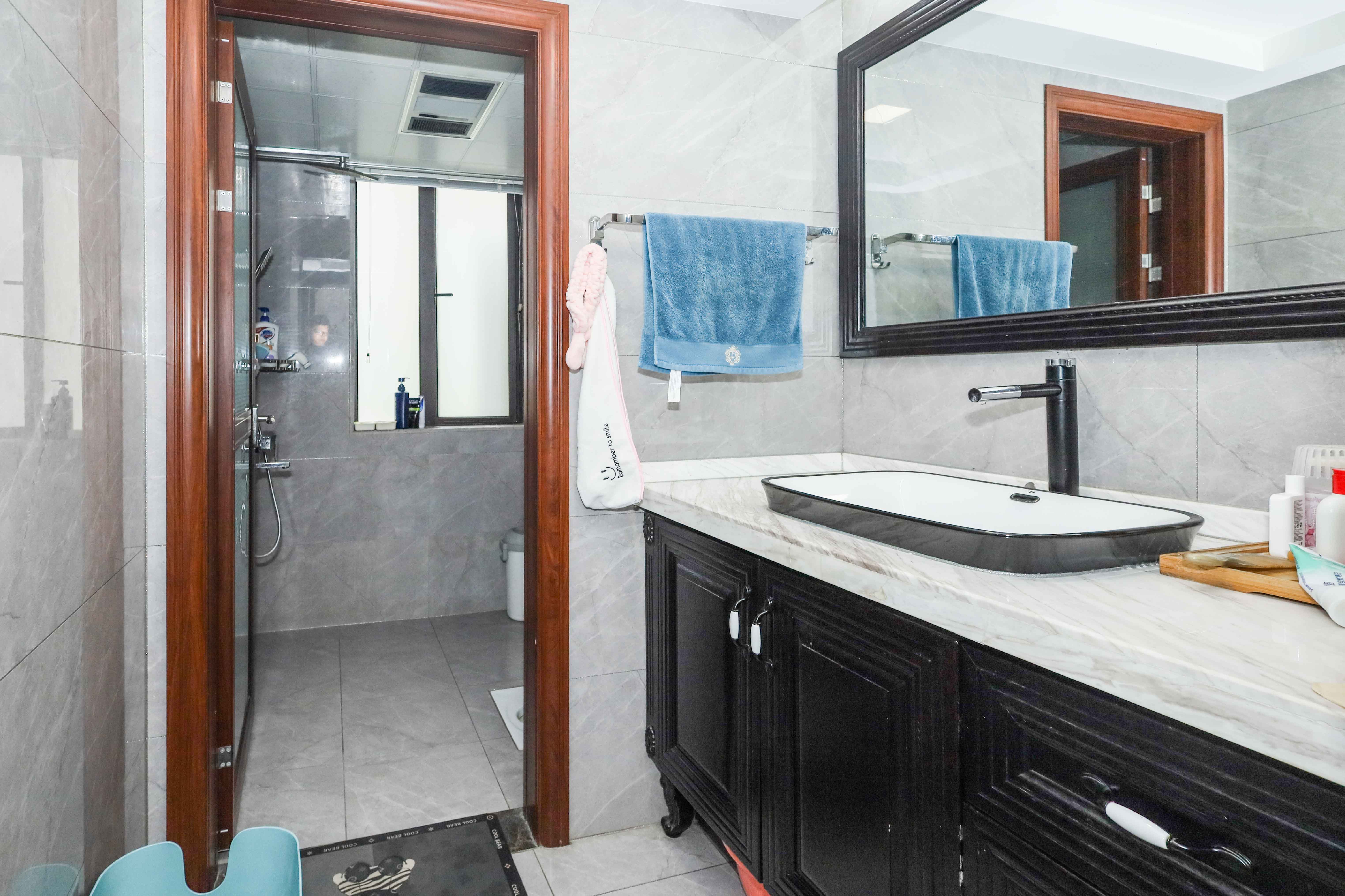 和泓梅溪四季  5室2厅1卫    280.0万卫生间