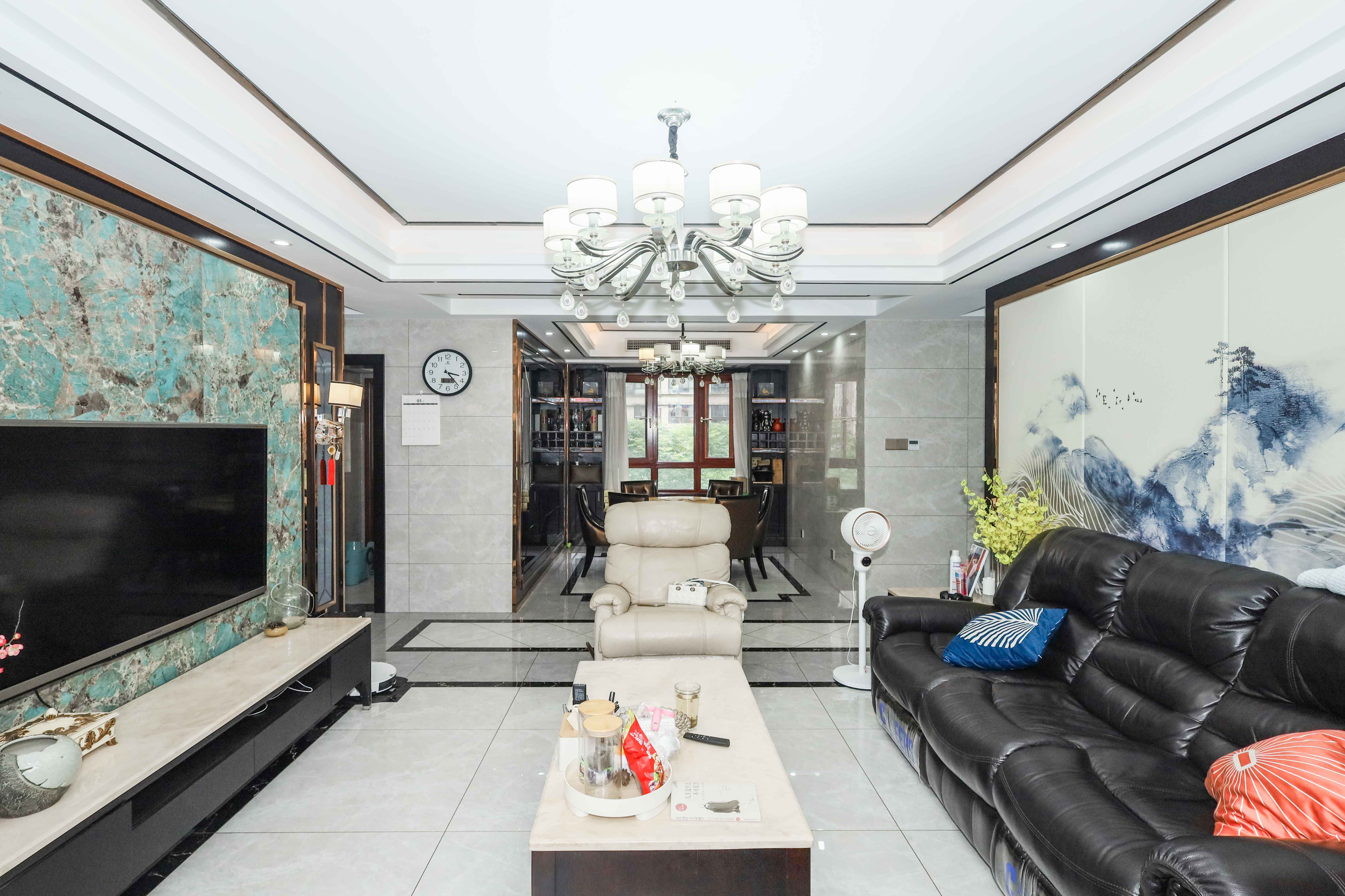 和泓梅溪四季  5室2厅1卫    280.0万客厅