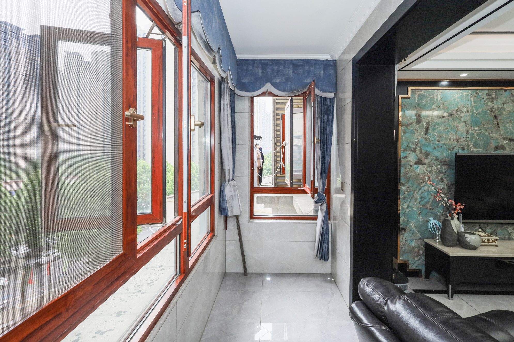 和泓梅溪四季  5室2厅1卫    280.0万阳台