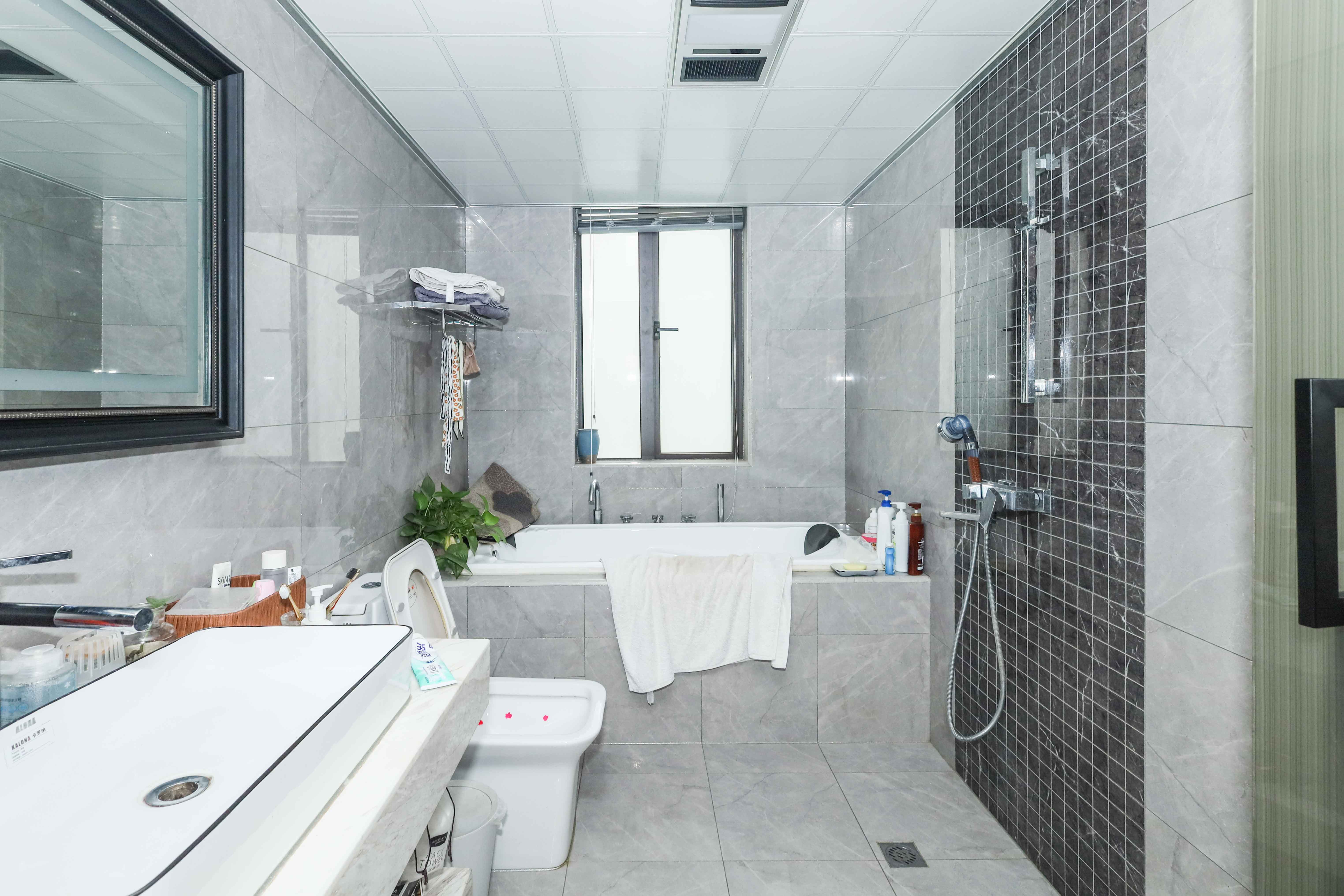 和泓梅溪四季  5室2厅1卫    280.0万卫生间