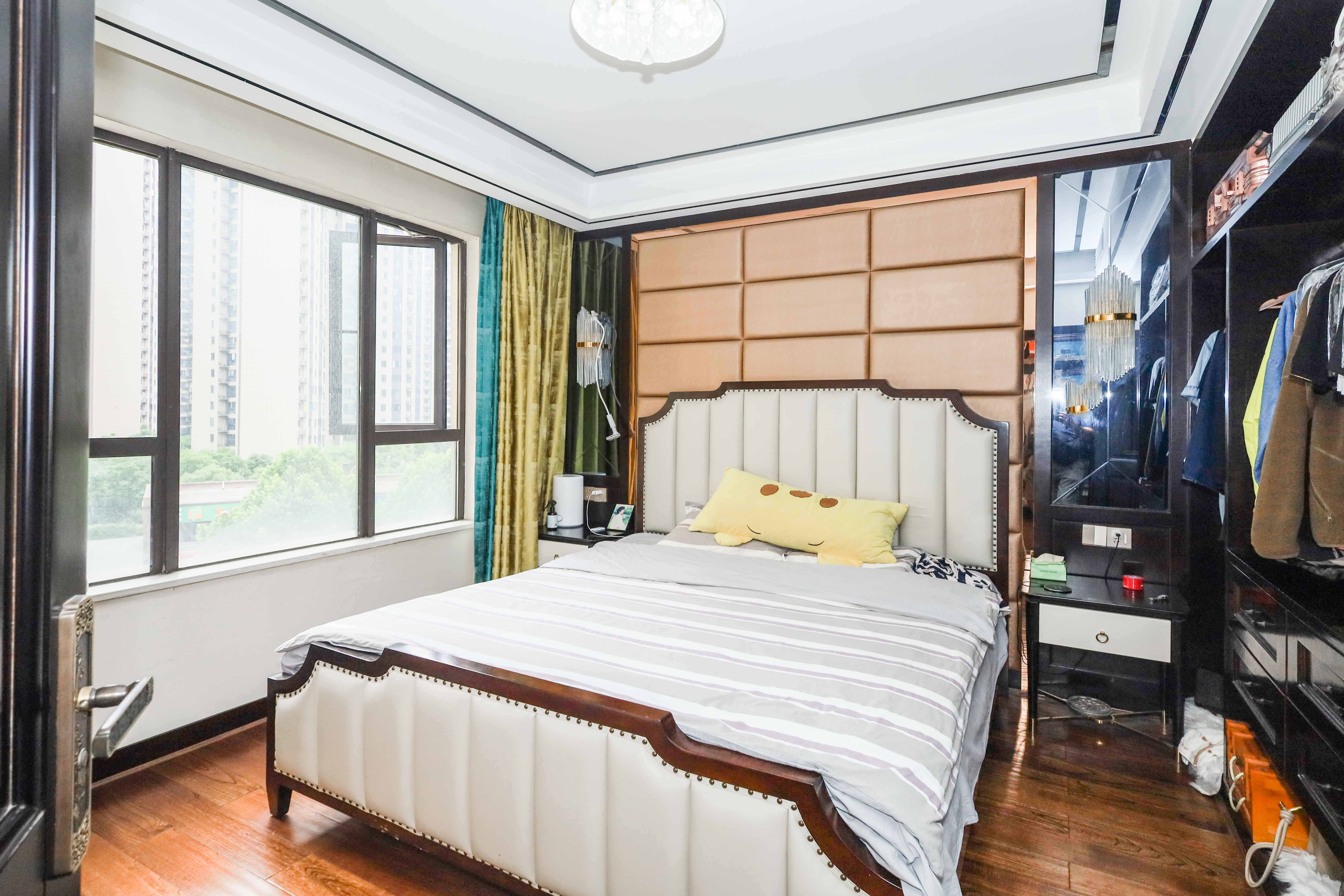 和泓梅溪四季  5室2厅1卫    280.0万卧室