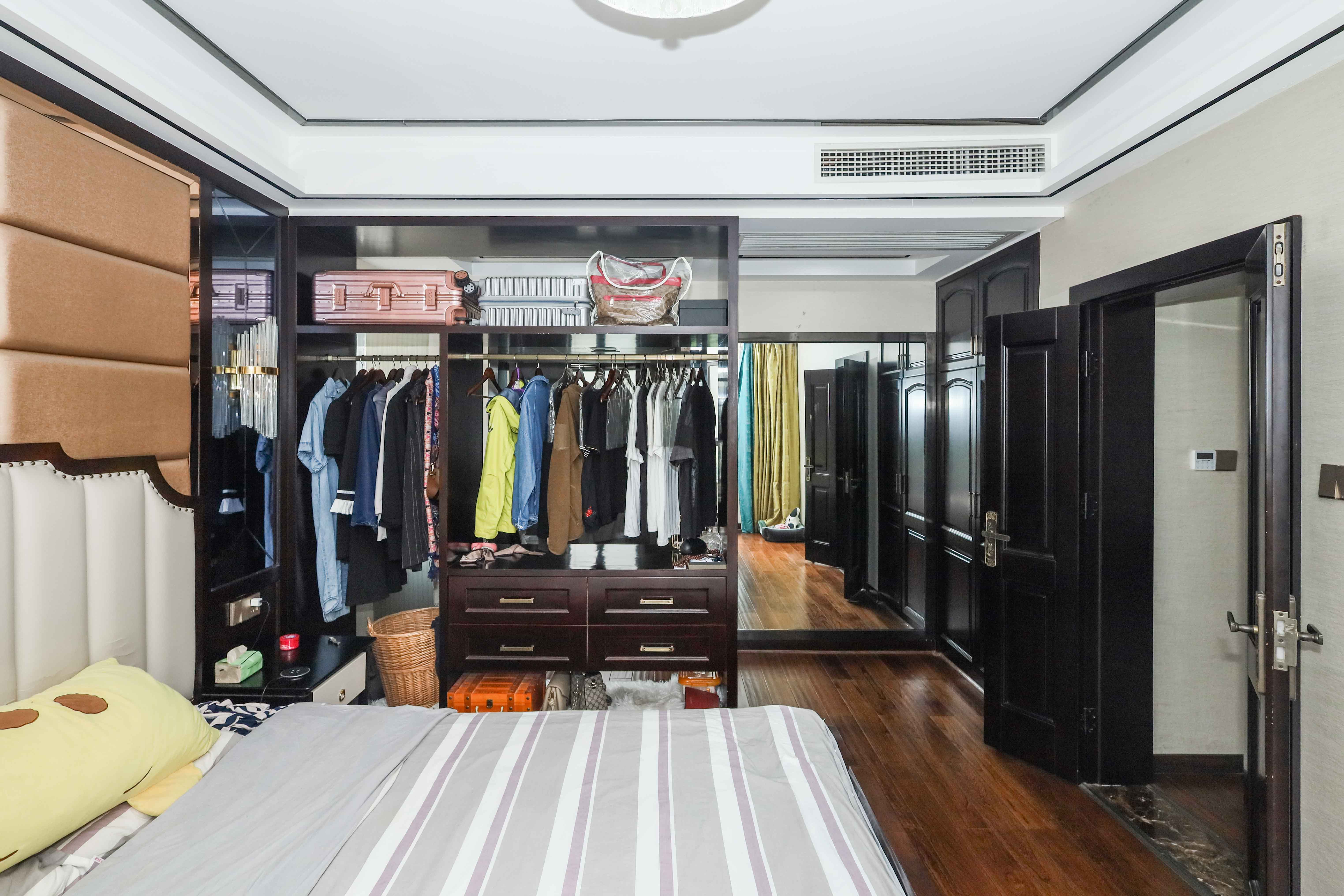 和泓梅溪四季  5室2厅1卫    280.0万卧室