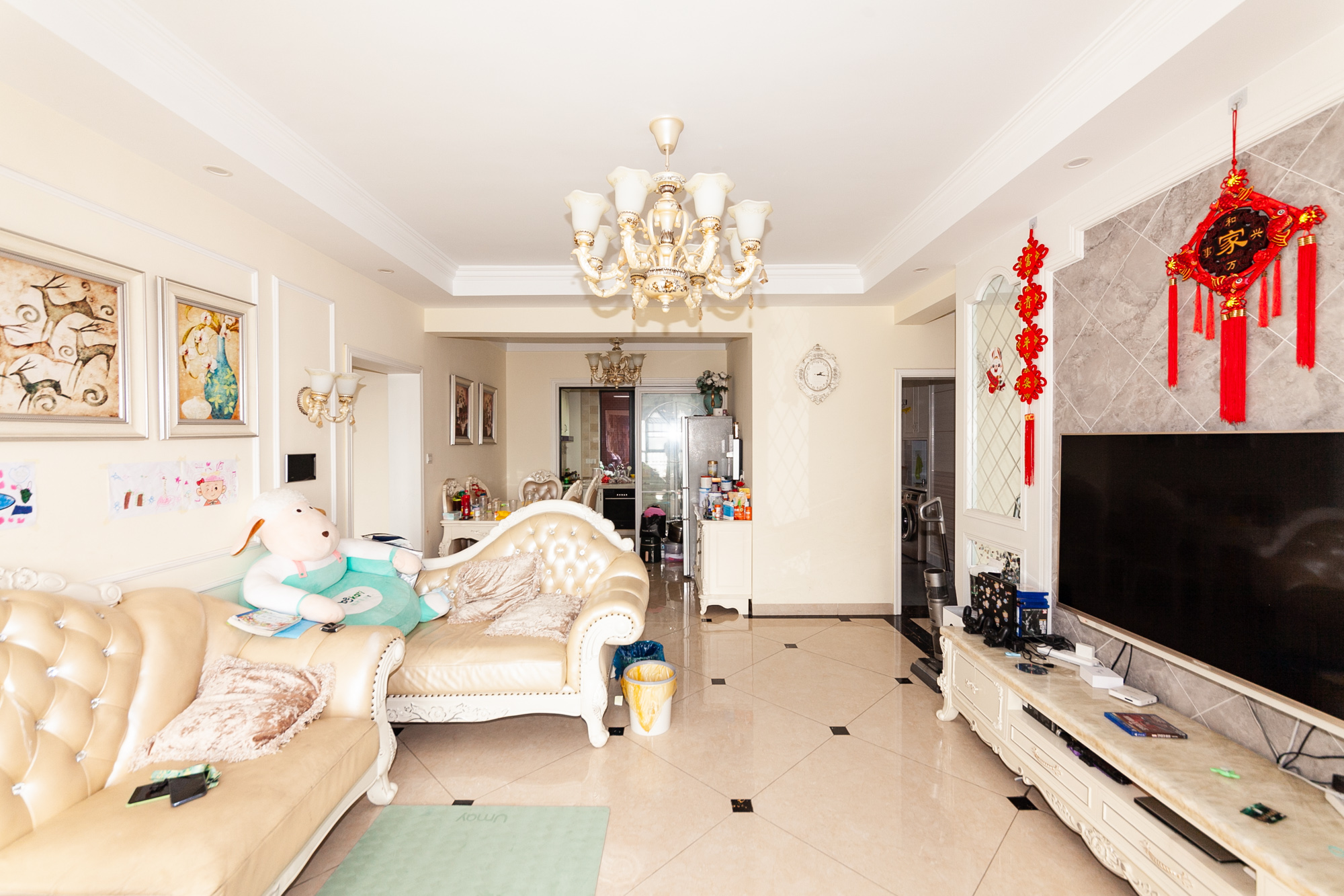 珠江东方明珠(新地东方明珠)三期 4室2厅2卫 78.0万 珠江东方明珠(新地东方明珠)三期 4室2厅2卫 78.0万客厅