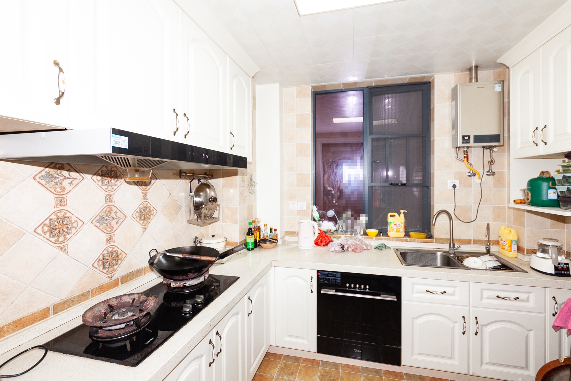 珠江东方明珠(新地东方明珠)三期 4室2厅2卫 78.0万 珠江东方明珠(新地东方明珠)三期 4室2厅2卫 78.0万厨房