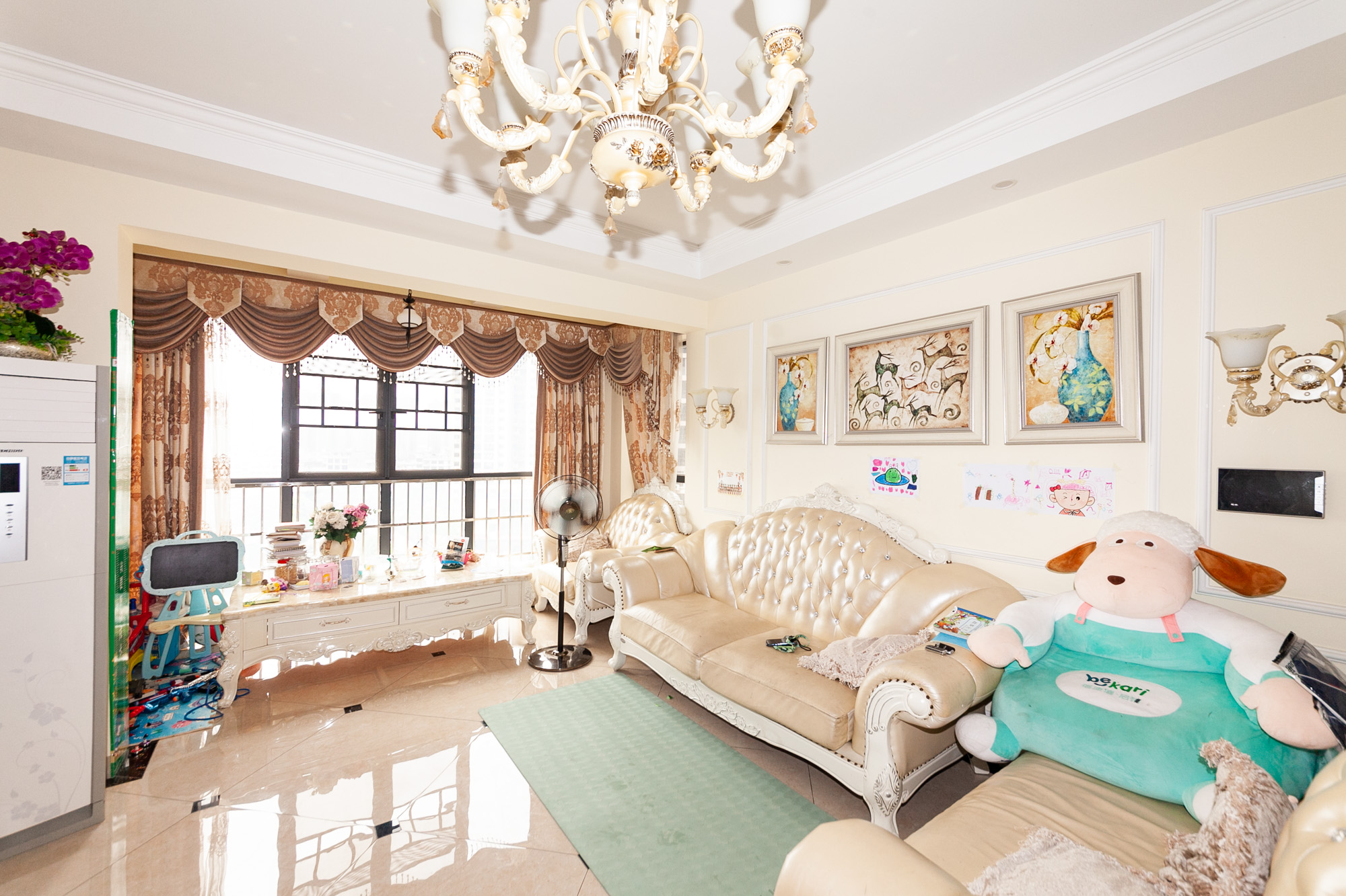 珠江东方明珠(新地东方明珠)三期 4室2厅2卫 78.0万 珠江东方明珠(新地东方明珠)三期 4室2厅2卫 78.0万客厅