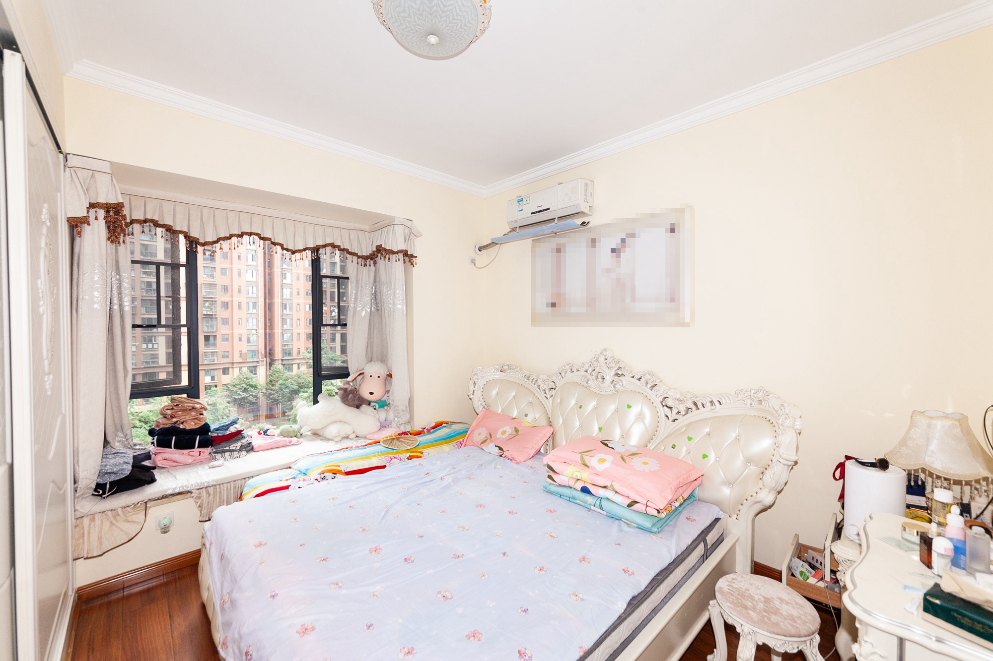 珠江东方明珠(新地东方明珠)三期 4室2厅2卫 78.0万 珠江东方明珠(新地东方明珠)三期 4室2厅2卫 78.0万卧室