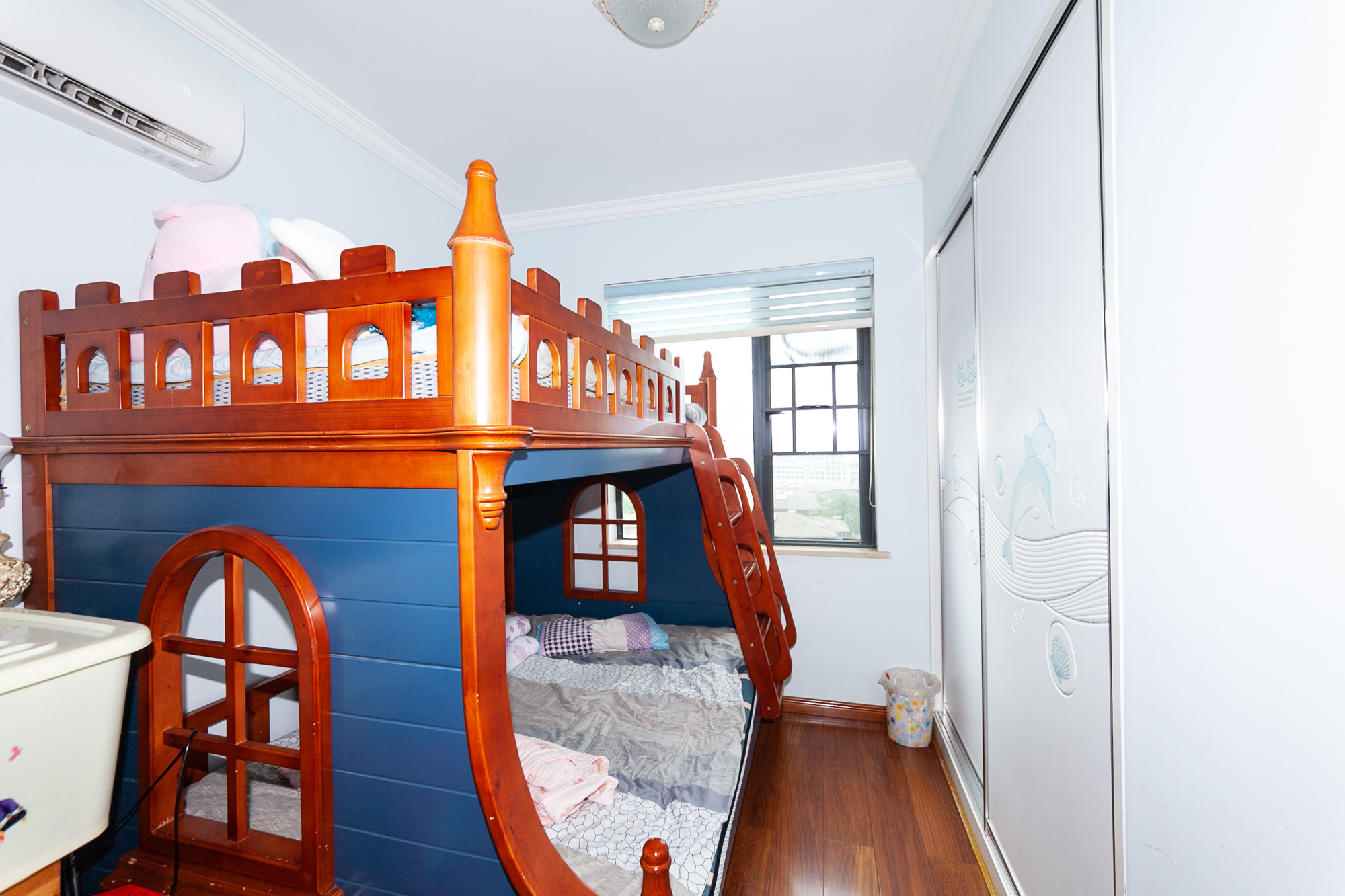 珠江东方明珠(新地东方明珠)三期 4室2厅2卫 78.0万 珠江东方明珠(新地东方明珠)三期 4室2厅2卫 78.0万卧室