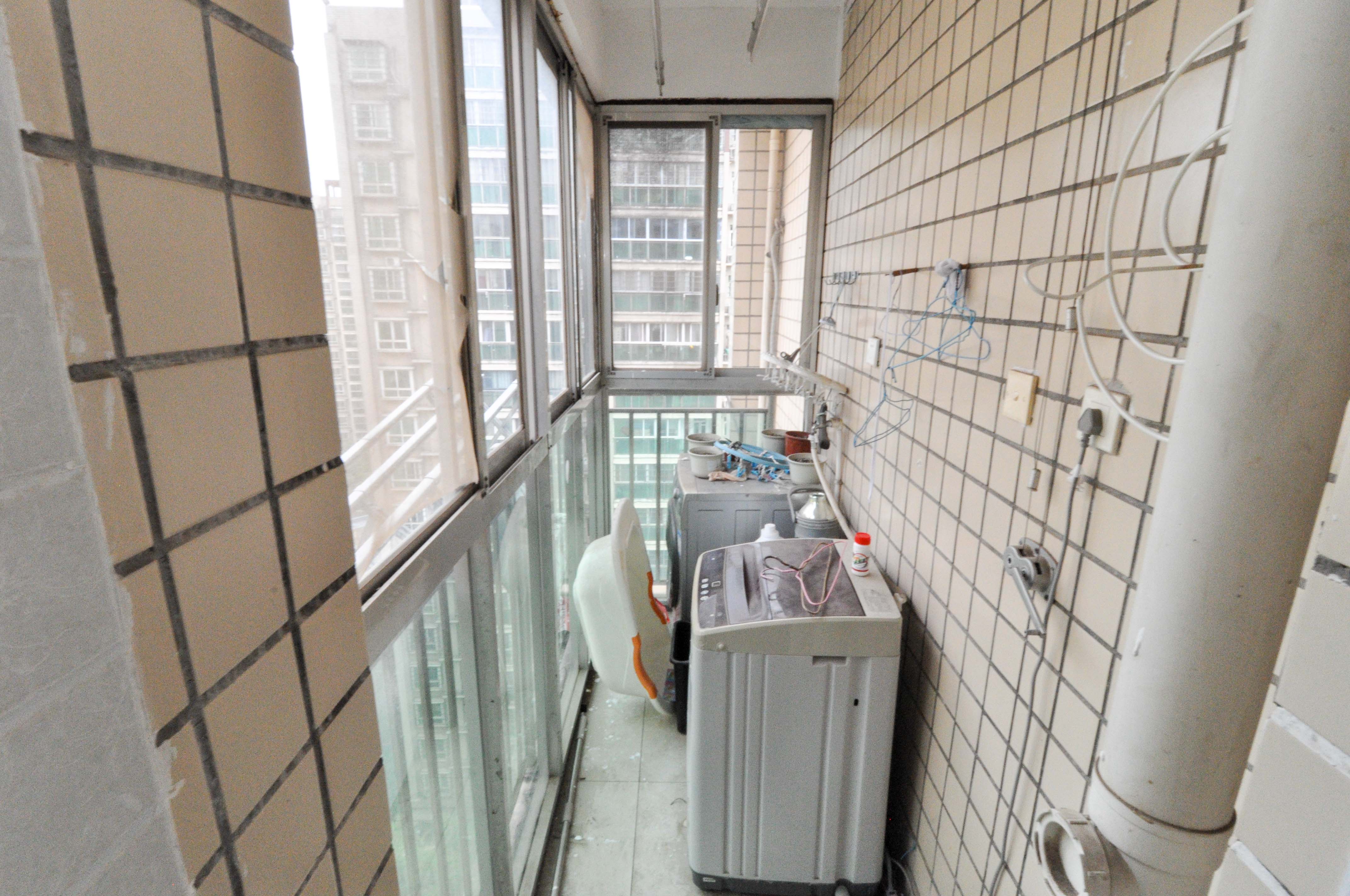 麓谷加州阳光  2室2厅1卫   80.50万其他