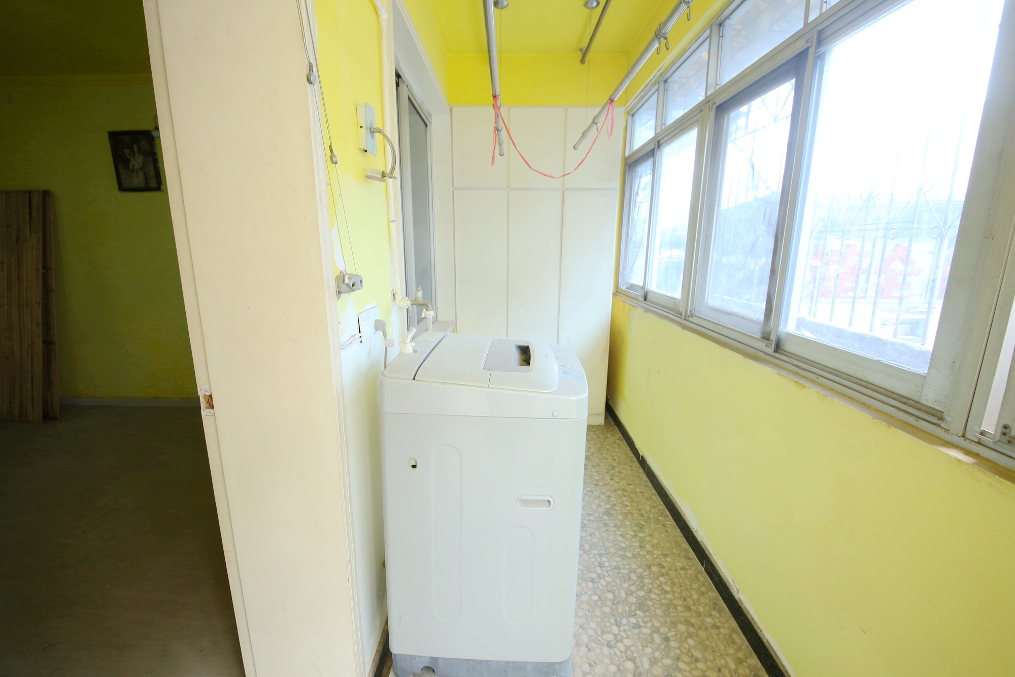 安泰新村  4室2厅2卫   77.00万阳台