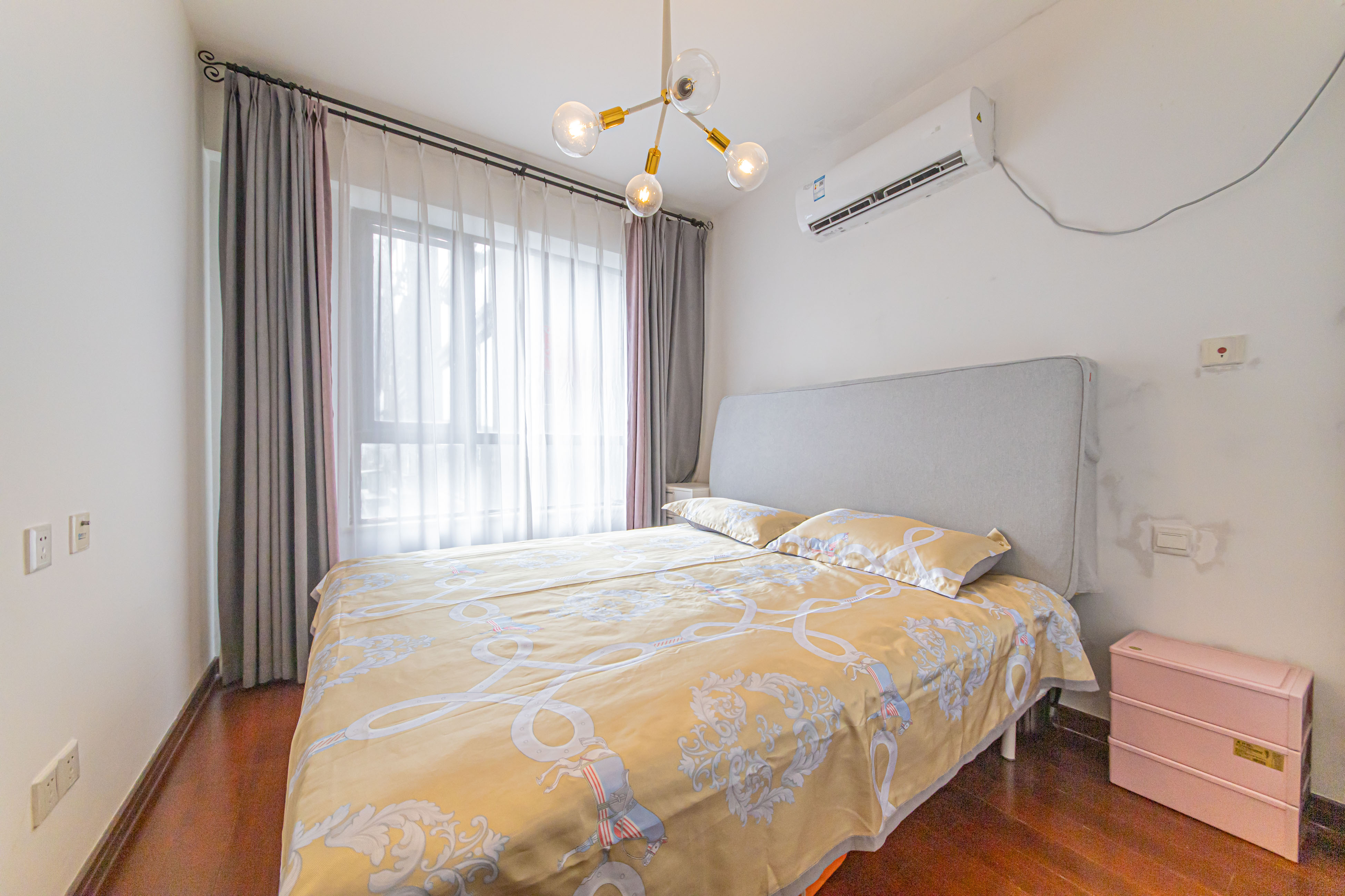 绿地公馆(绿地名邸)  1室1厅1卫    66.2万 绿地公馆(绿地名邸)  1室1厅1卫    66.2万卧室