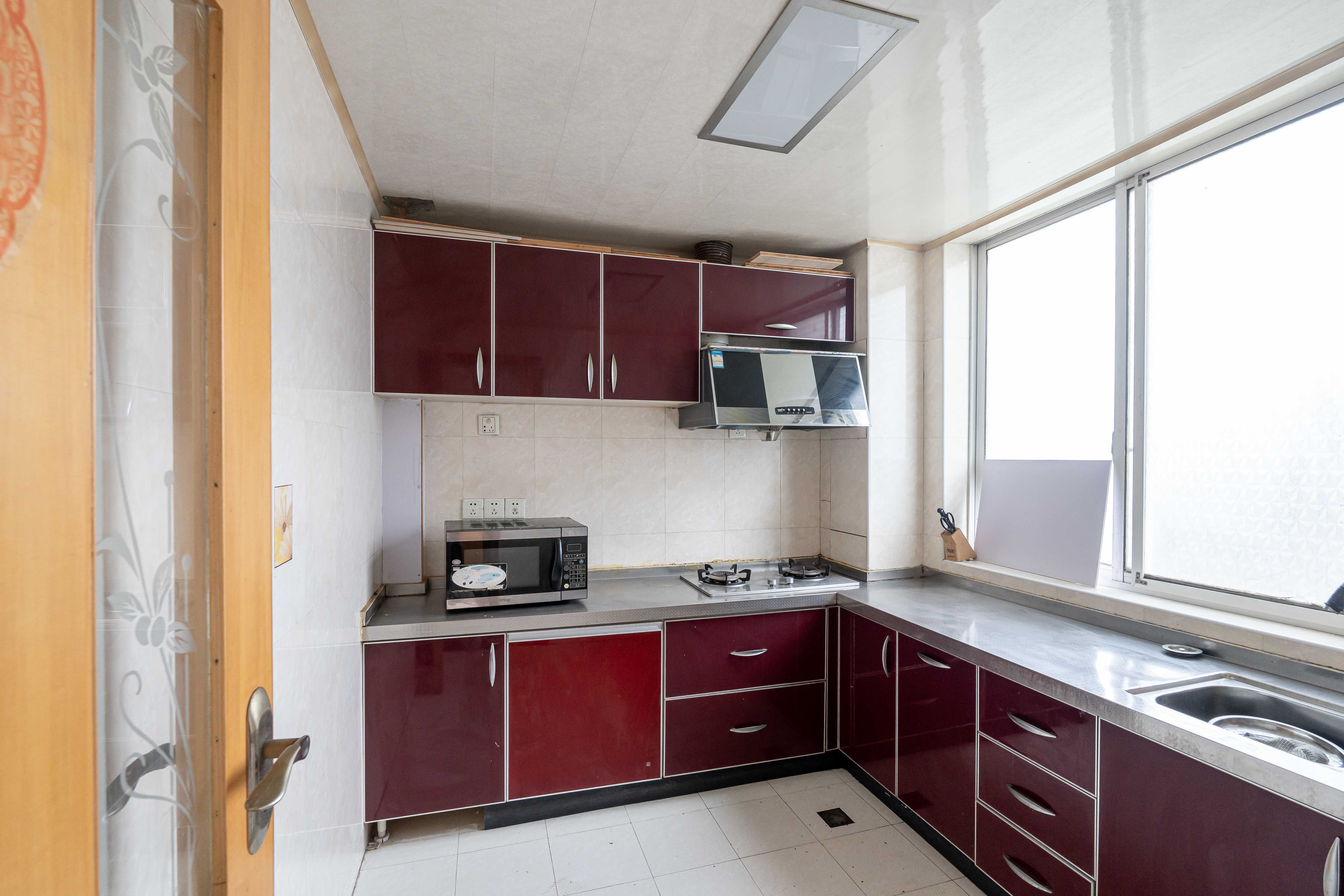 雅致名园  4室2厅2卫    350.0万 雅致名园  4室2厅2卫    350.0万厨房