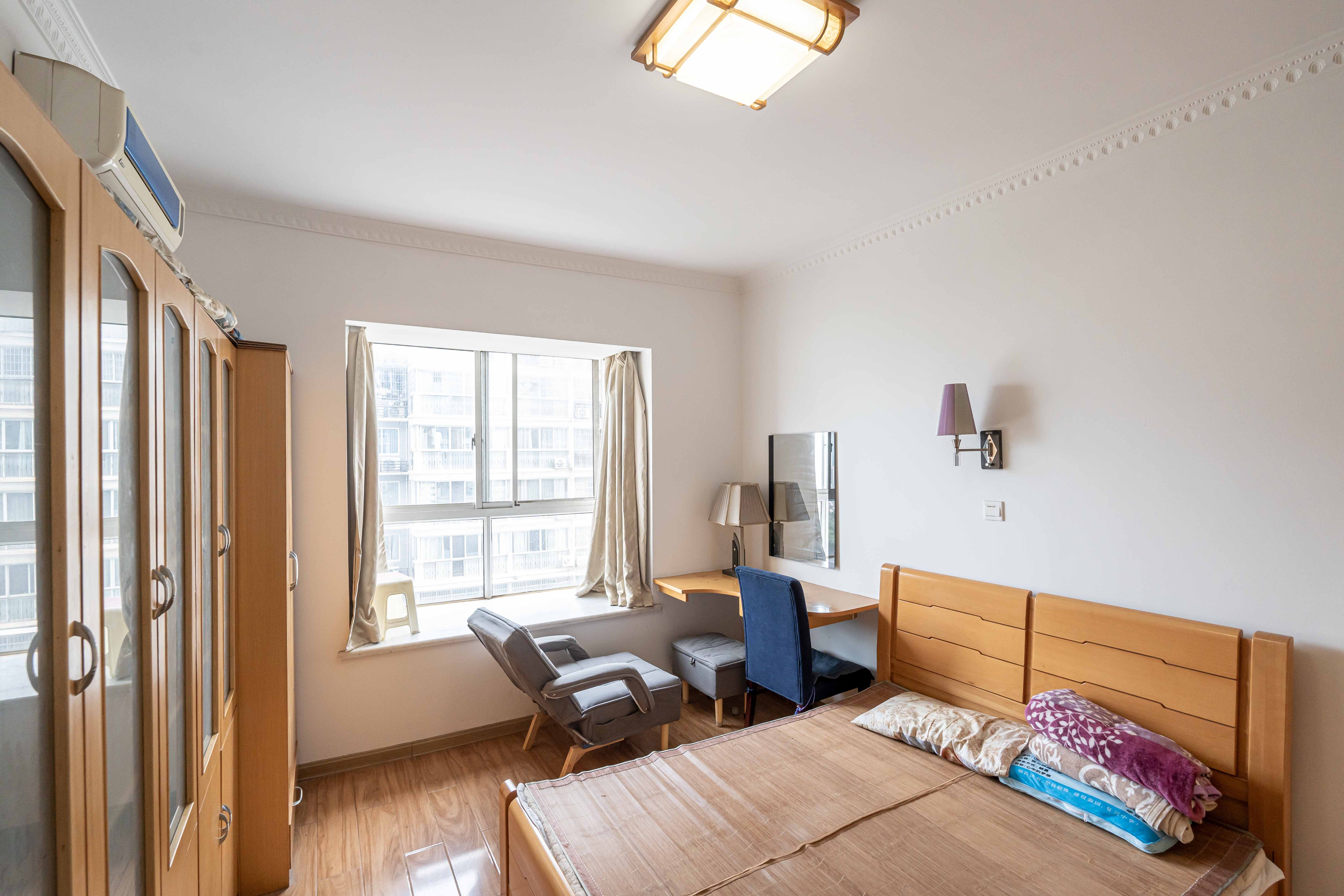 雅致名园  4室2厅2卫    350.0万 雅致名园  4室2厅2卫    350.0万卧室