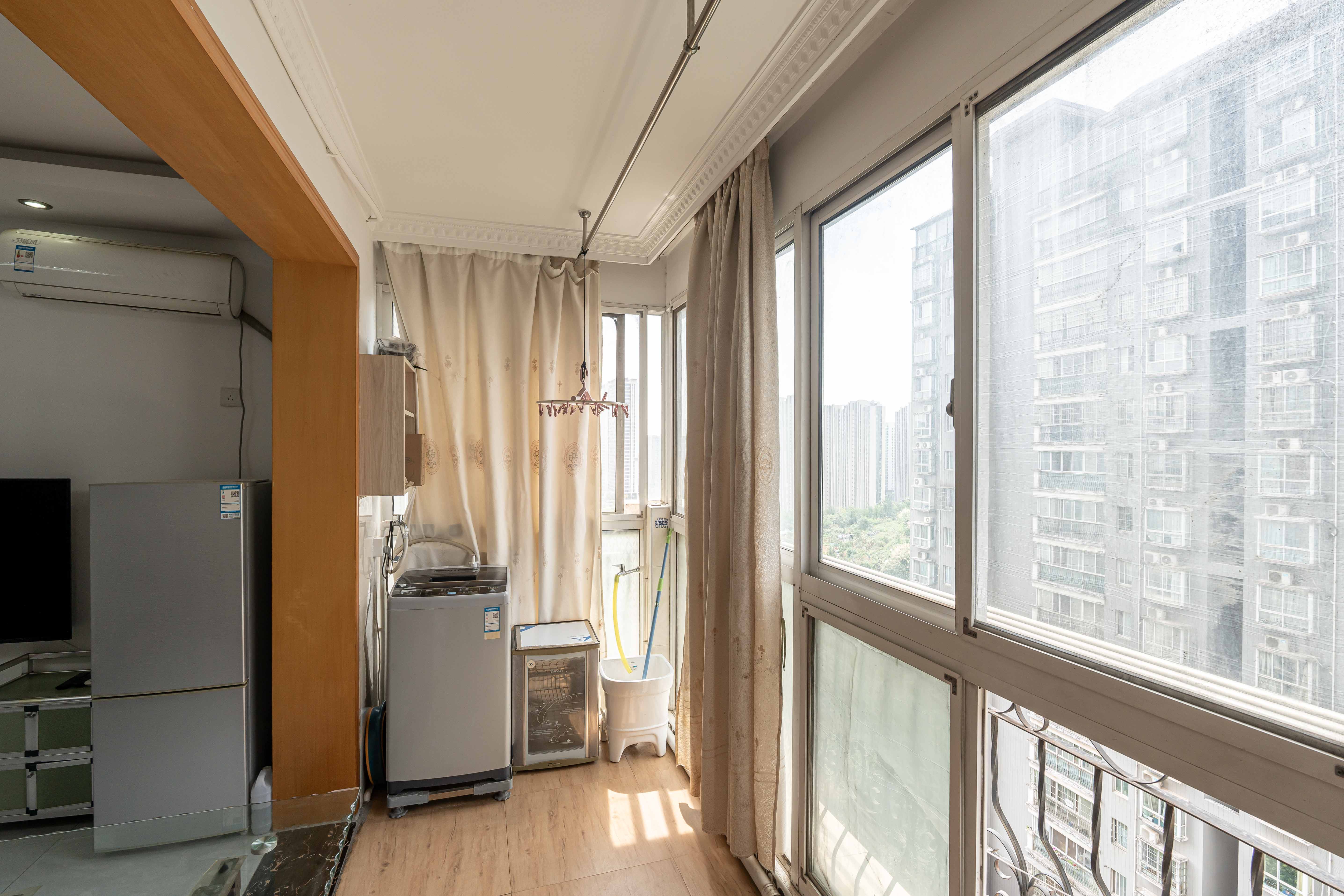 雅致名园  4室2厅2卫    350.0万 雅致名园  4室2厅2卫    350.0万阳台