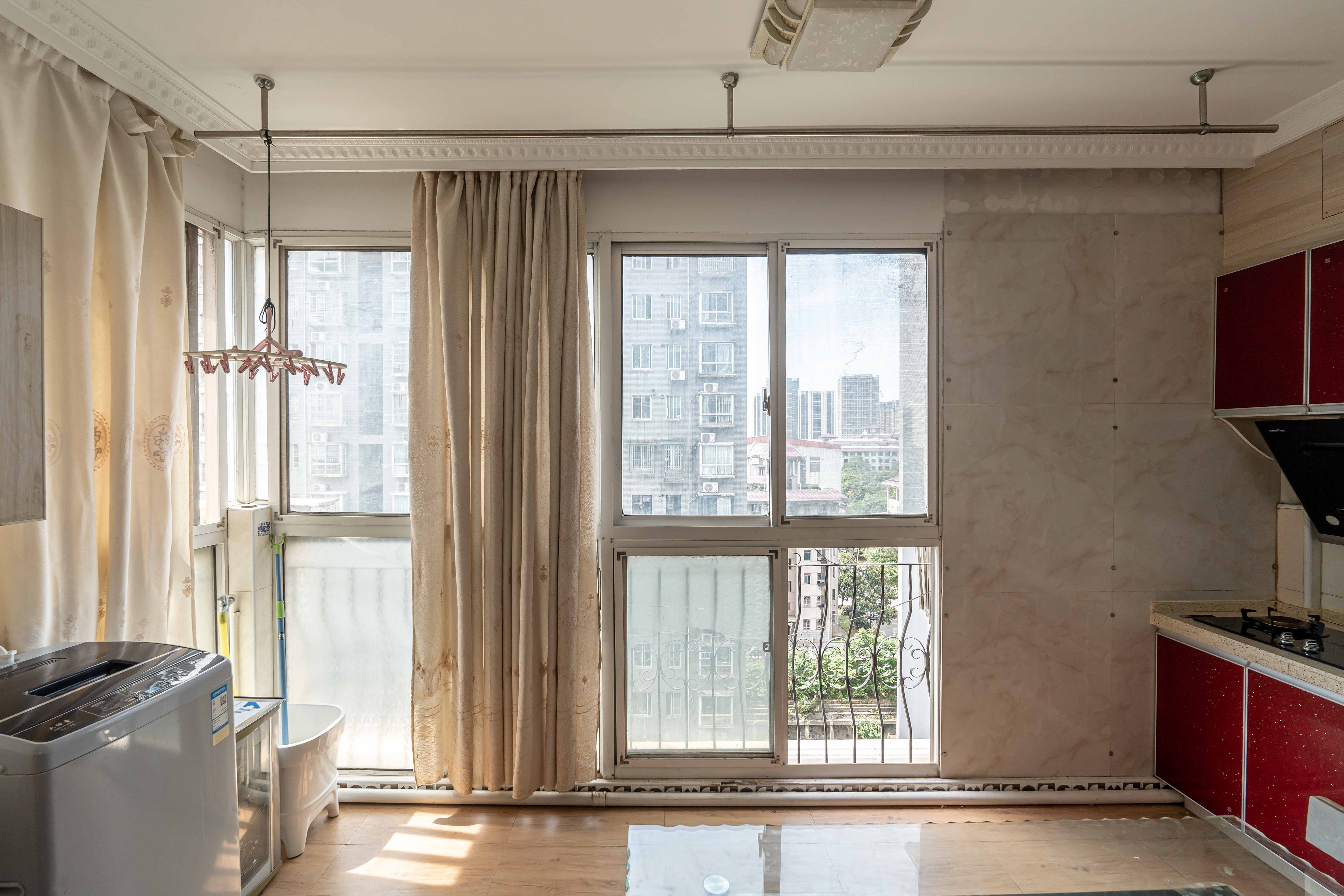 雅致名园  4室2厅2卫    350.0万 雅致名园  4室2厅2卫    350.0万阳台