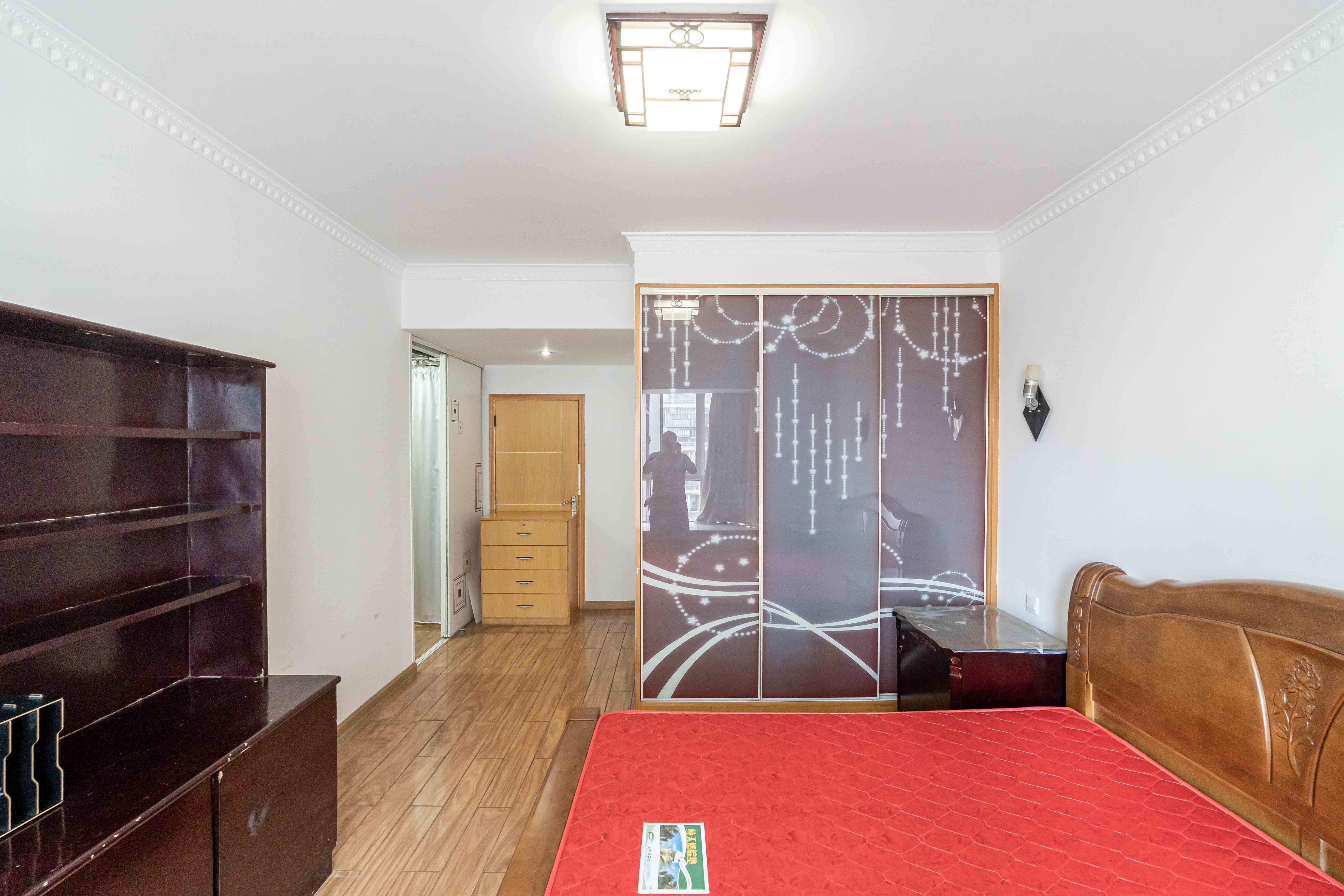 雅致名园  4室2厅2卫    350.0万 雅致名园  4室2厅2卫    350.0万卧室