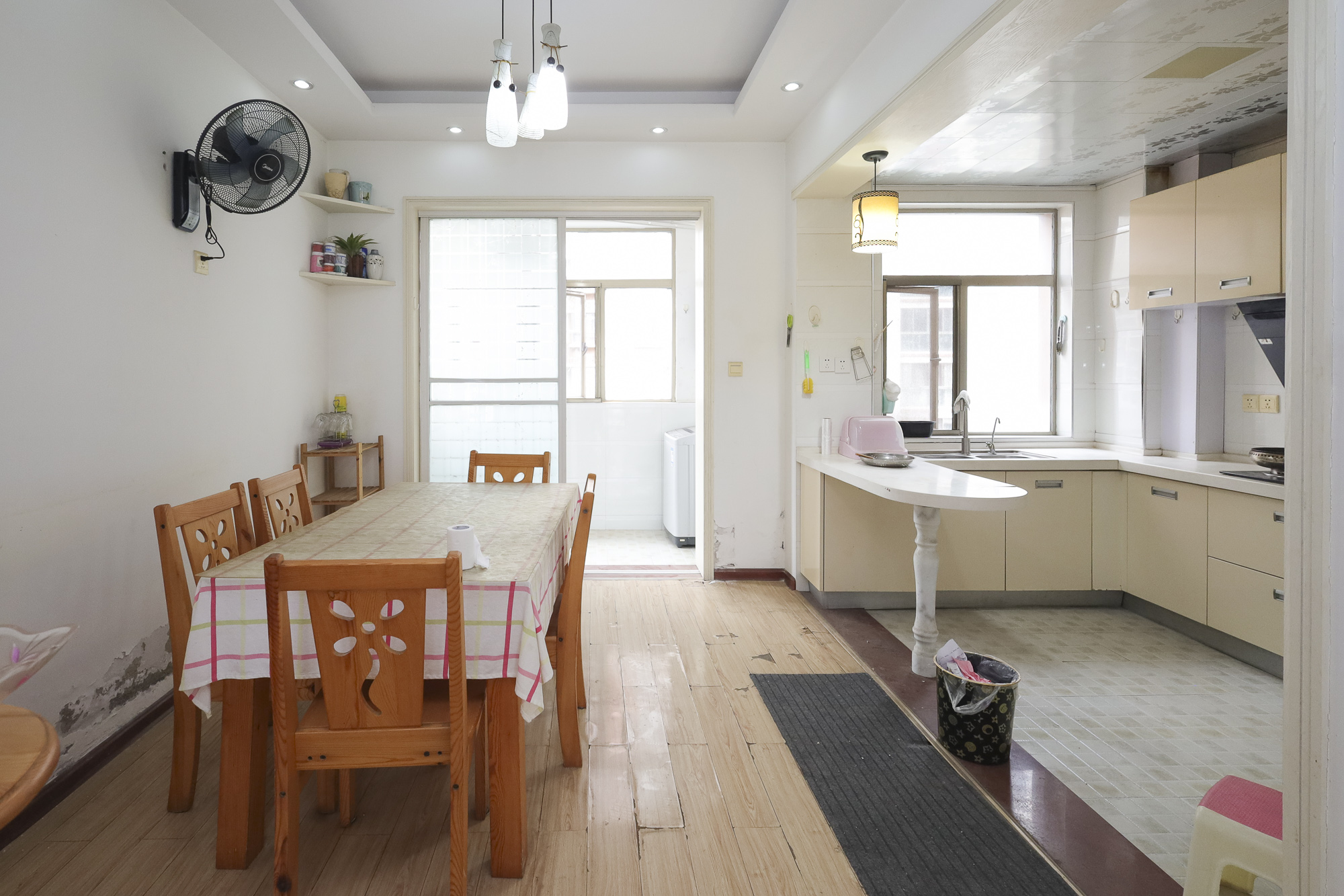 西岸润泽府 3室2厅2卫 150.0万 西岸润泽府 3室2厅2卫 150.0万客厅