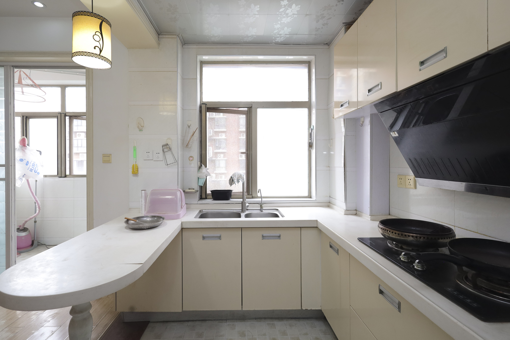 西岸润泽府 3室2厅2卫 150.0万 西岸润泽府 3室2厅2卫 150.0万厨房