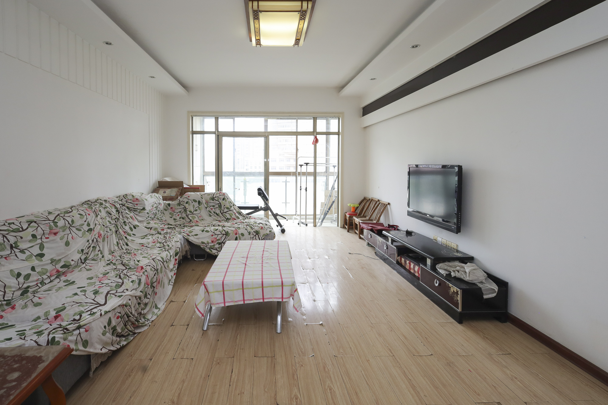 西岸润泽府 3室2厅2卫 150.0万 西岸润泽府 3室2厅2卫 150.0万客厅