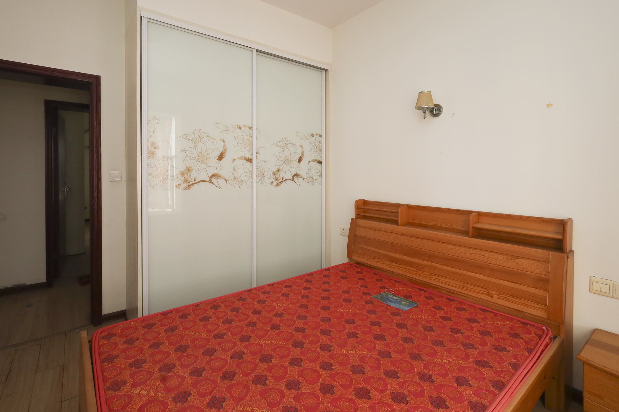 西岸润泽府 3室2厅2卫 150.0万 西岸润泽府 3室2厅2卫 150.0万卧室