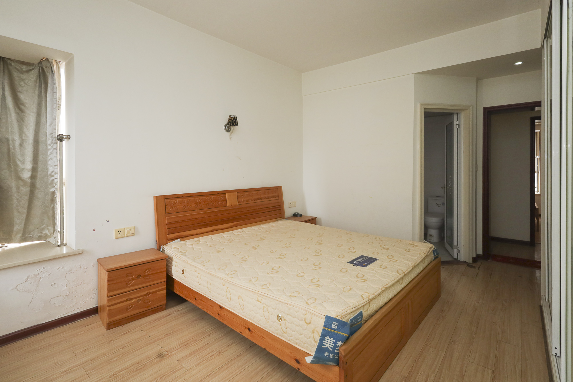 西岸润泽府 3室2厅2卫 150.0万 西岸润泽府 3室2厅2卫 150.0万卧室