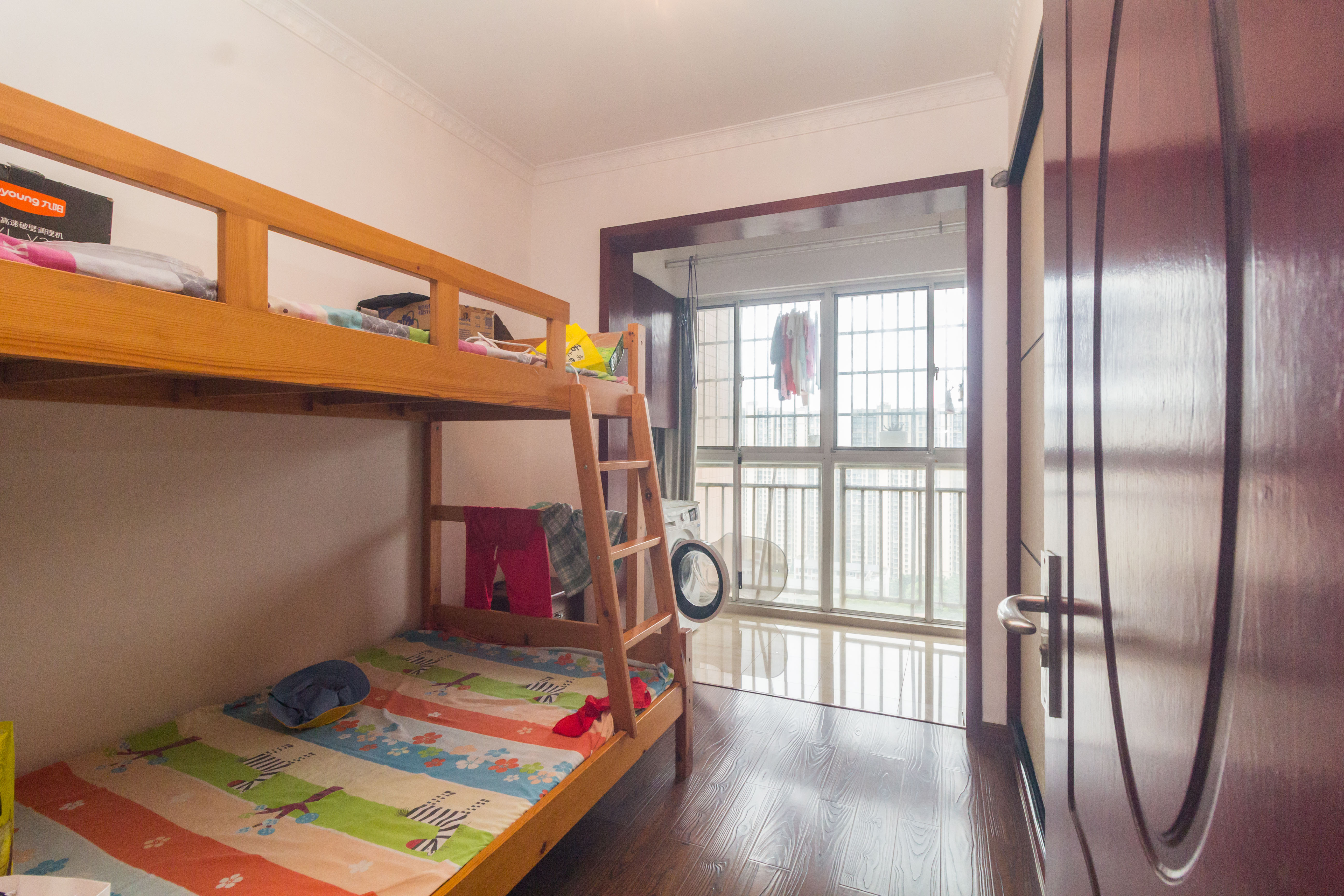 东门尚苑 3室2厅2卫 77.88万 东门尚苑 3室2厅2卫 77.88万卧室