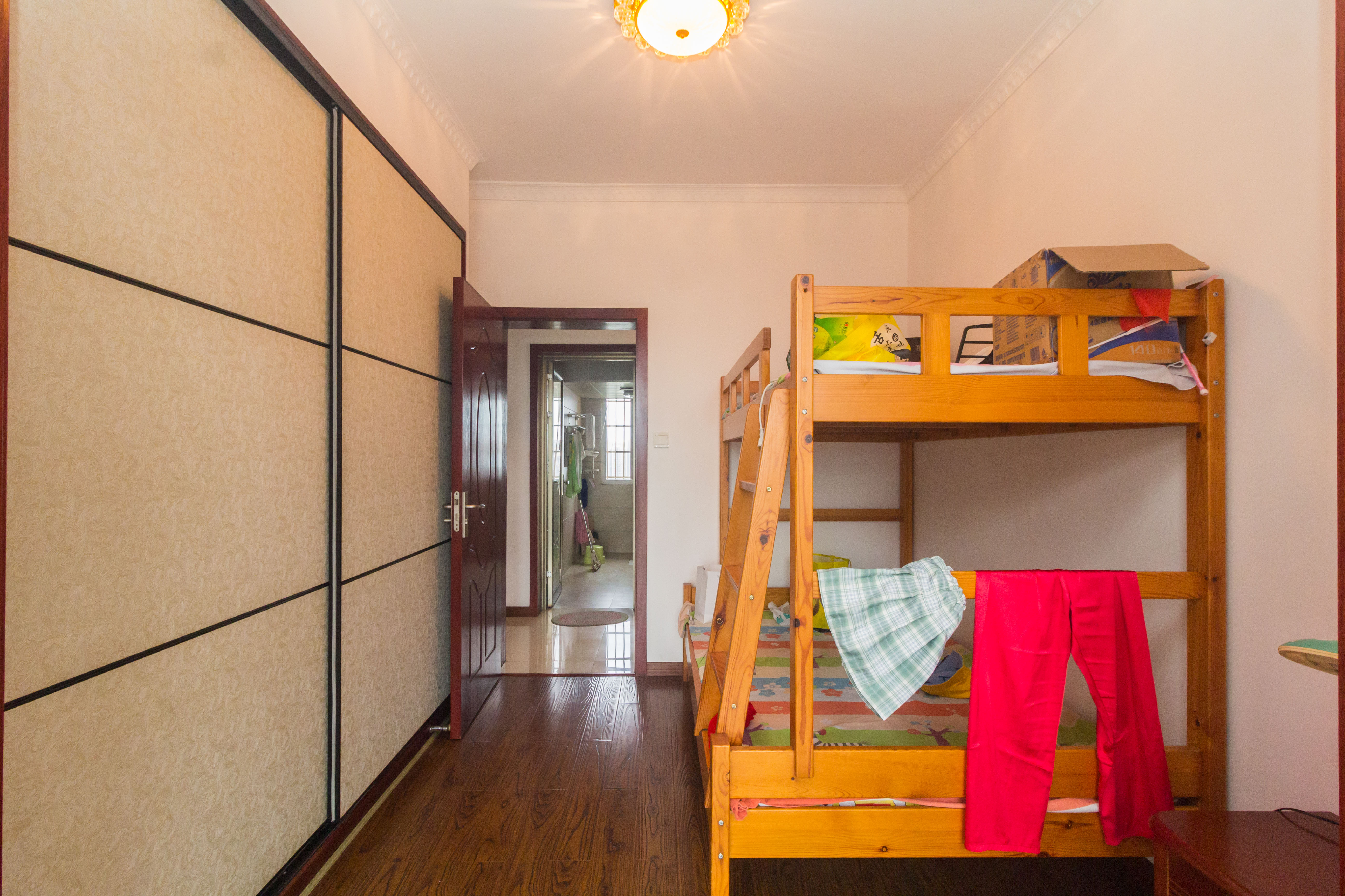 东门尚苑 3室2厅2卫 77.88万 东门尚苑 3室2厅2卫 77.88万卧室