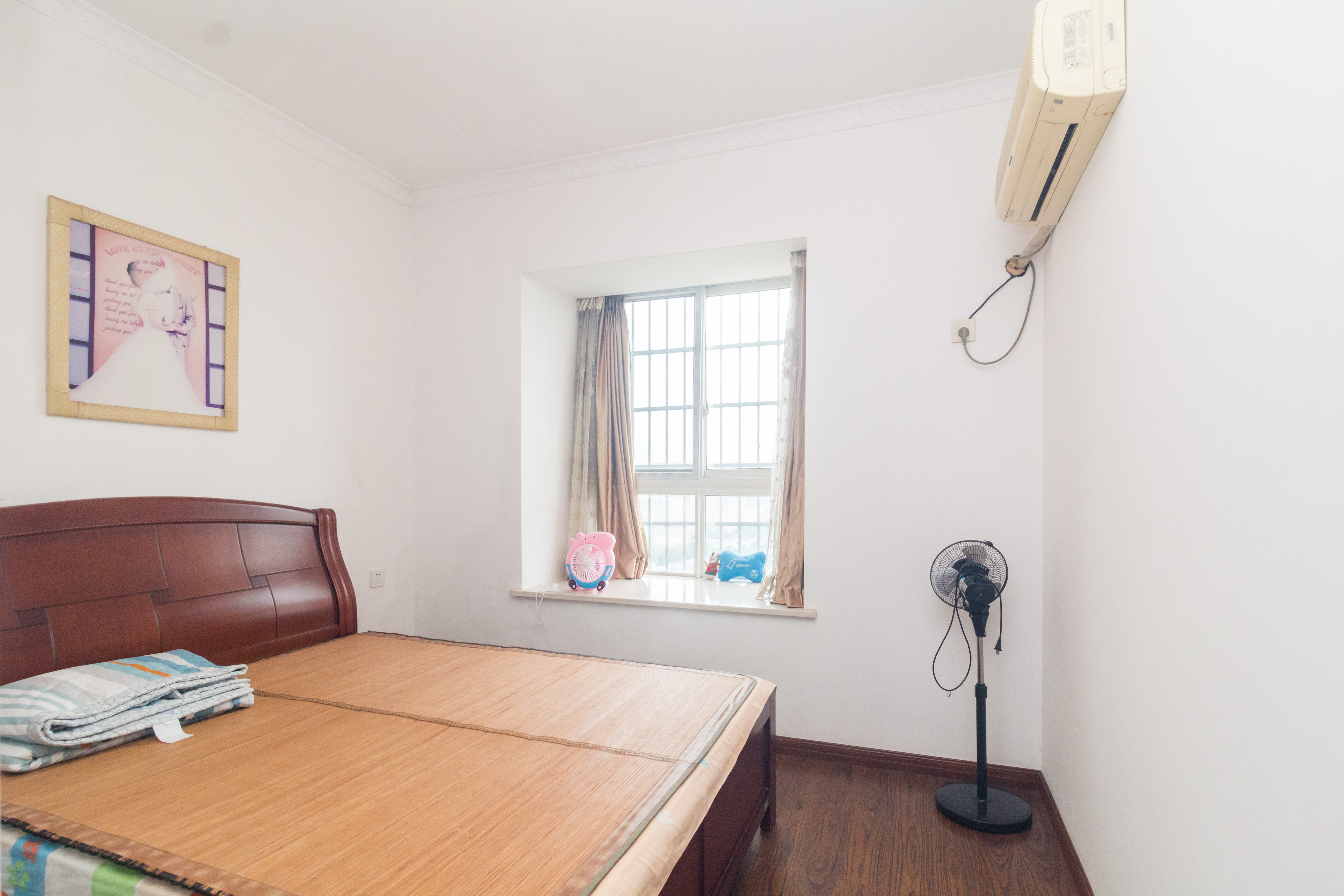 东门尚苑 3室2厅2卫 77.88万 东门尚苑 3室2厅2卫 77.88万卧室