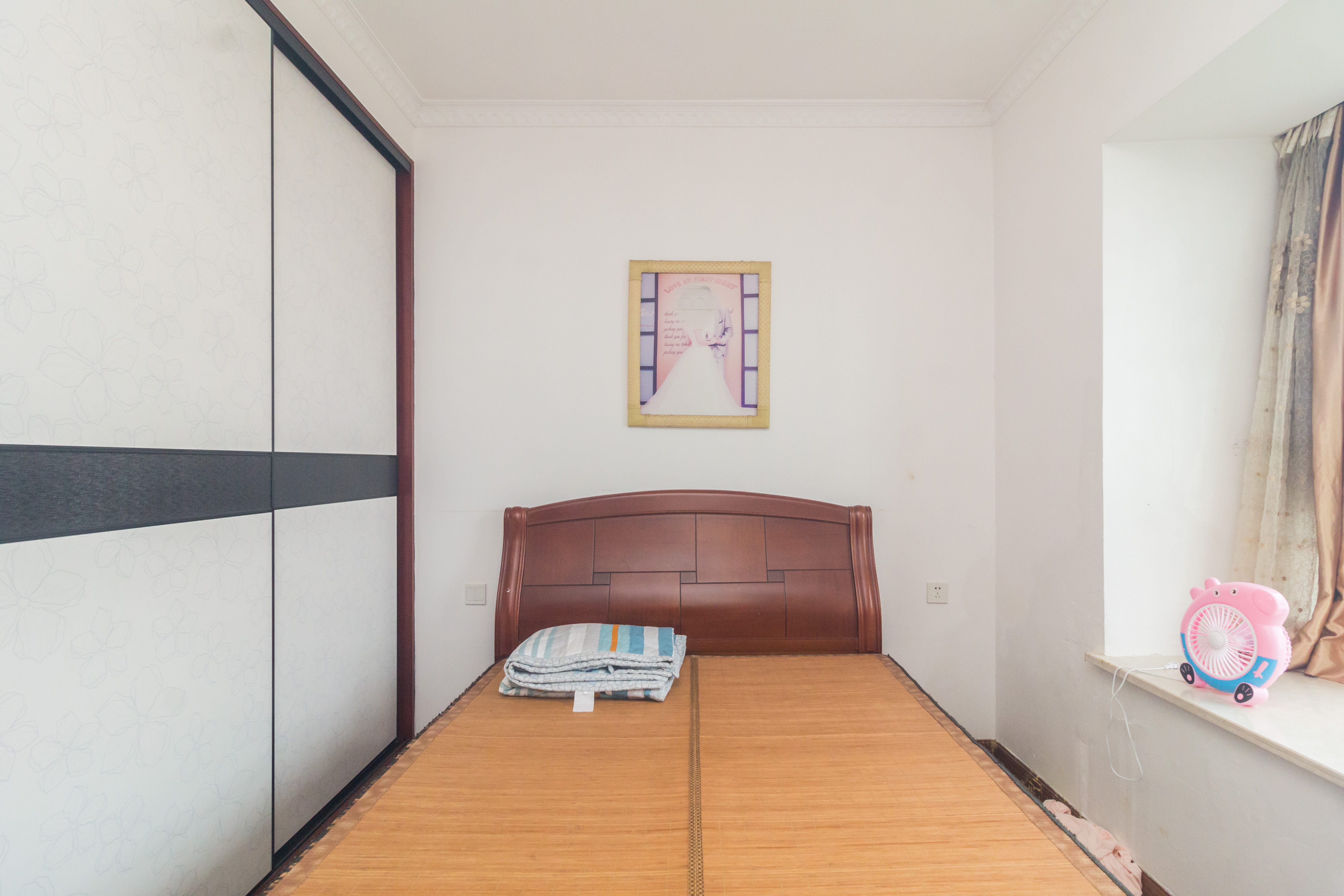 东门尚苑 3室2厅2卫 77.88万 东门尚苑 3室2厅2卫 77.88万卧室