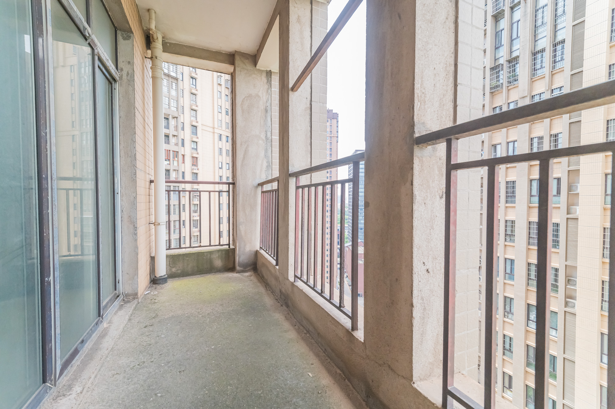 爱琴海岸 3室2厅2卫 100.0万 爱琴海岸 3室2厅2卫 100.0万阳台