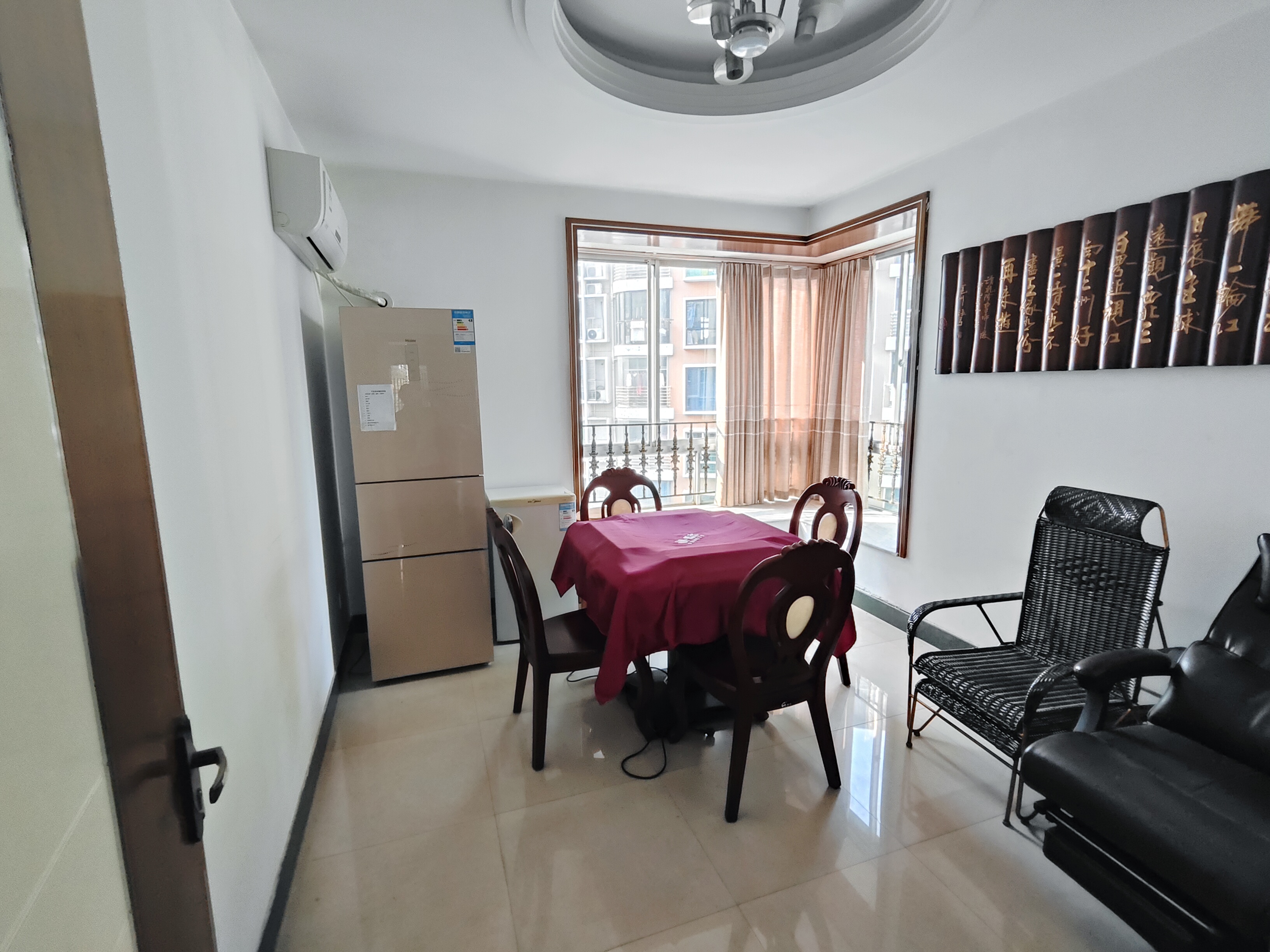 四季花园  5室2厅3卫    60.0万 四季花园  5室2厅3卫    60.0万室内图