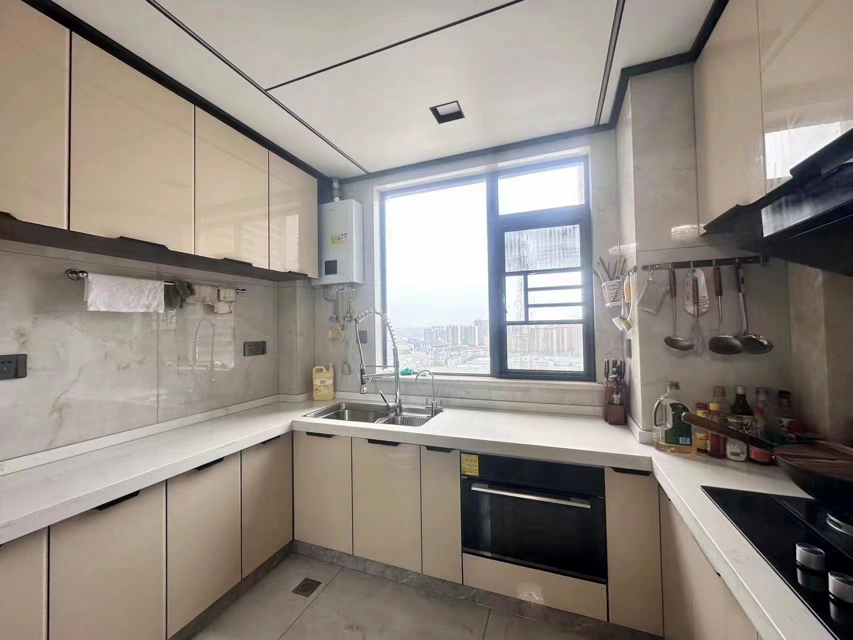 山水洲城华晨第一城 3室2厅2卫 115.0万 山水洲城华晨第一城 3室2厅2卫 115.0万室内图