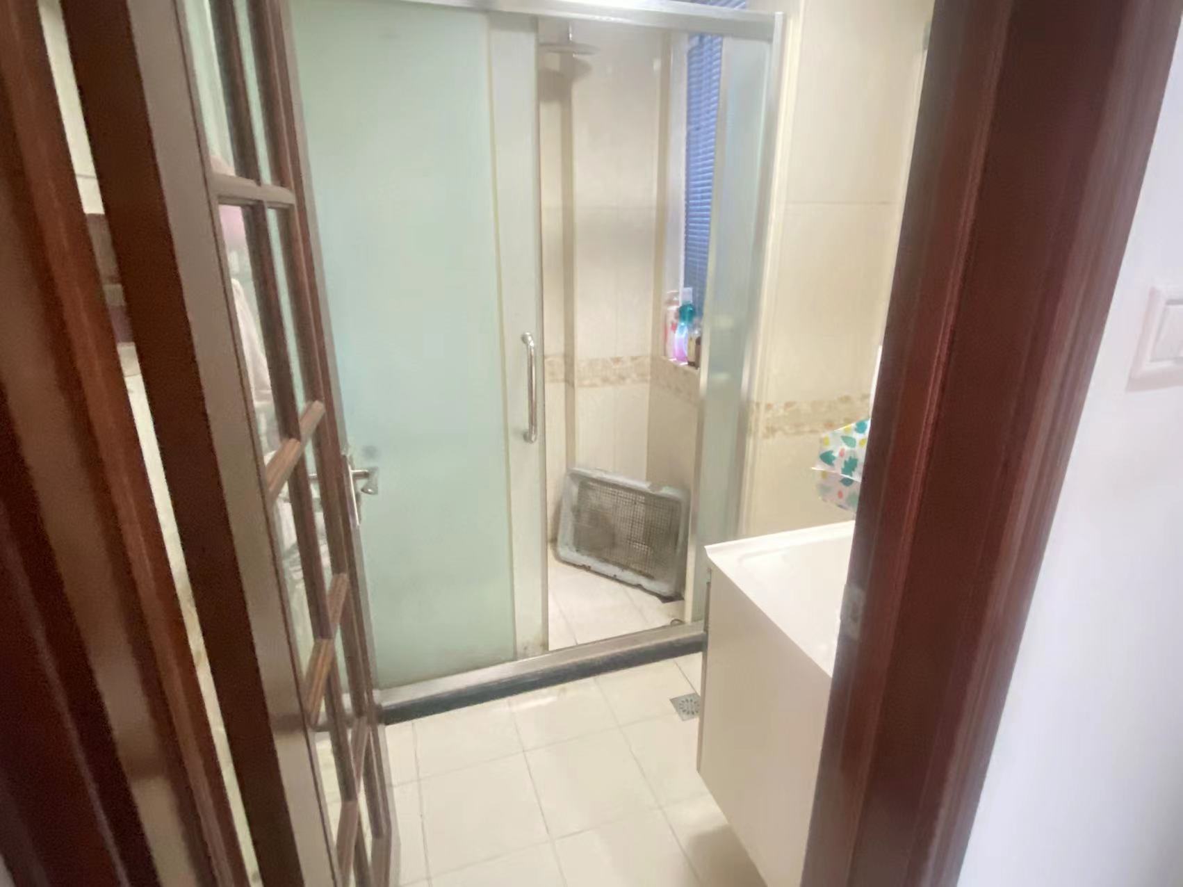 建鑫二期  3室2厅2卫    65.0万 建鑫二期  3室2厅2卫    65.0万客厅