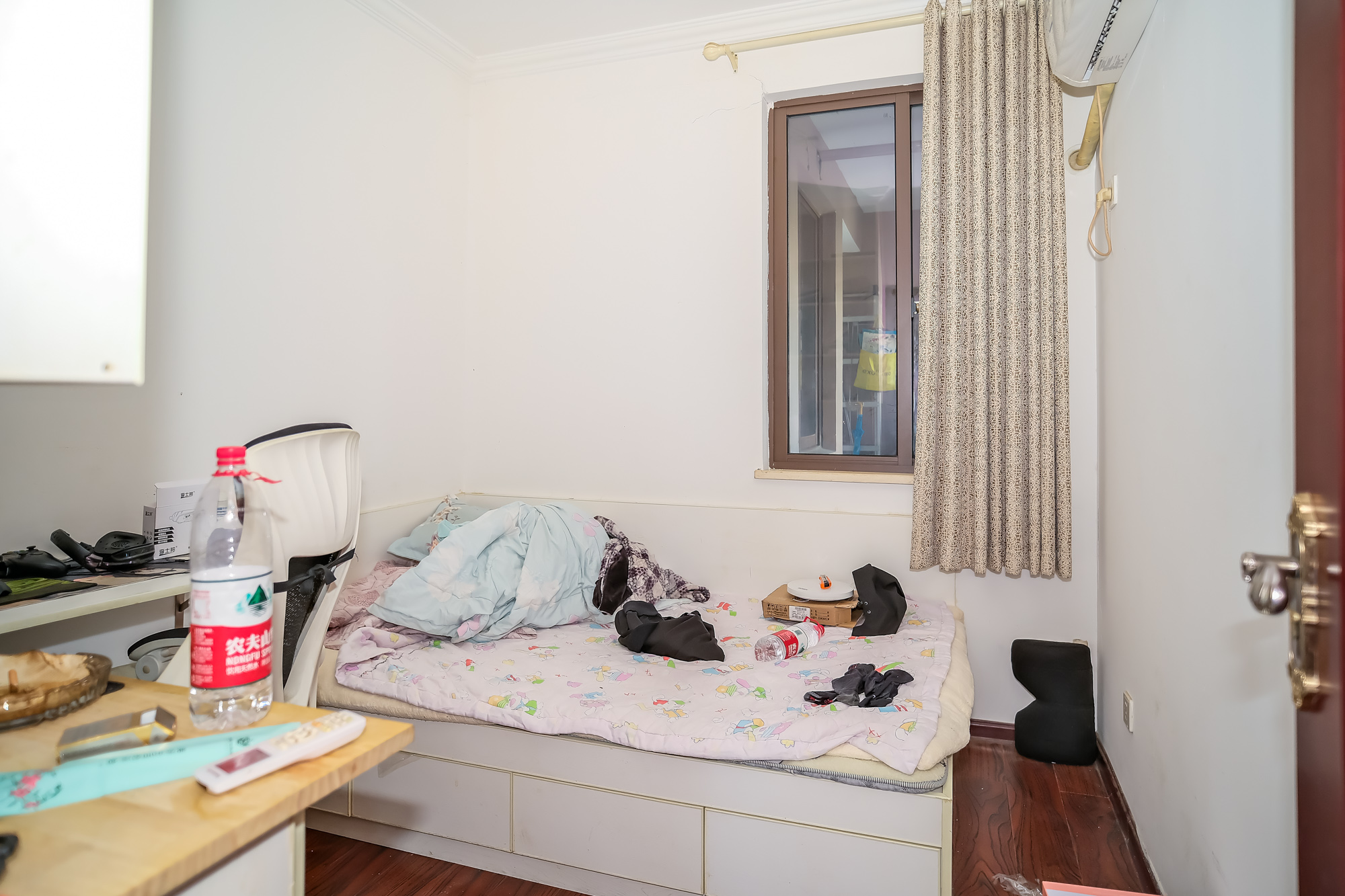 新长海广场  3室2厅1卫    54.8万卧室