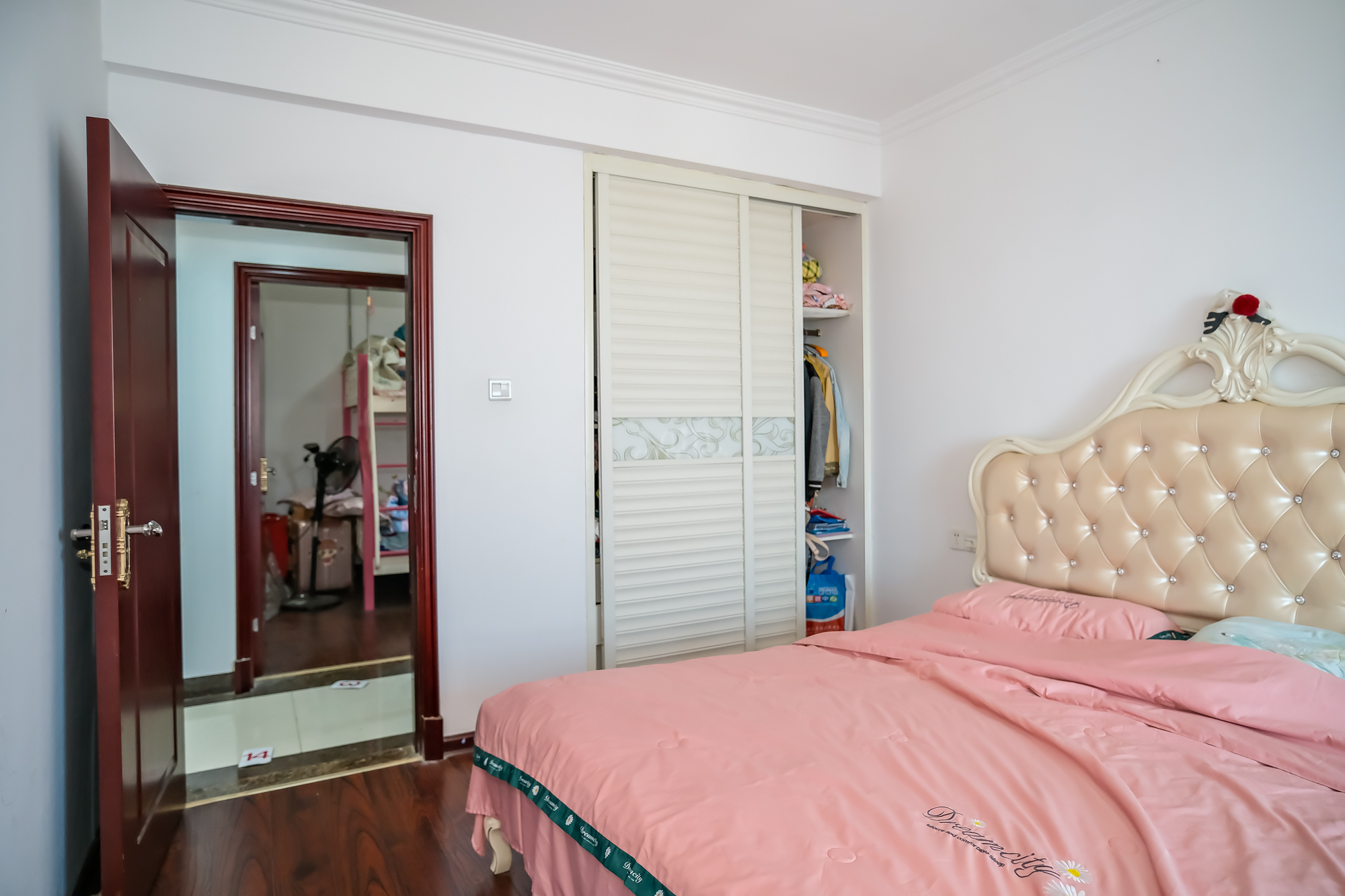 新长海广场  3室2厅1卫    54.8万卧室