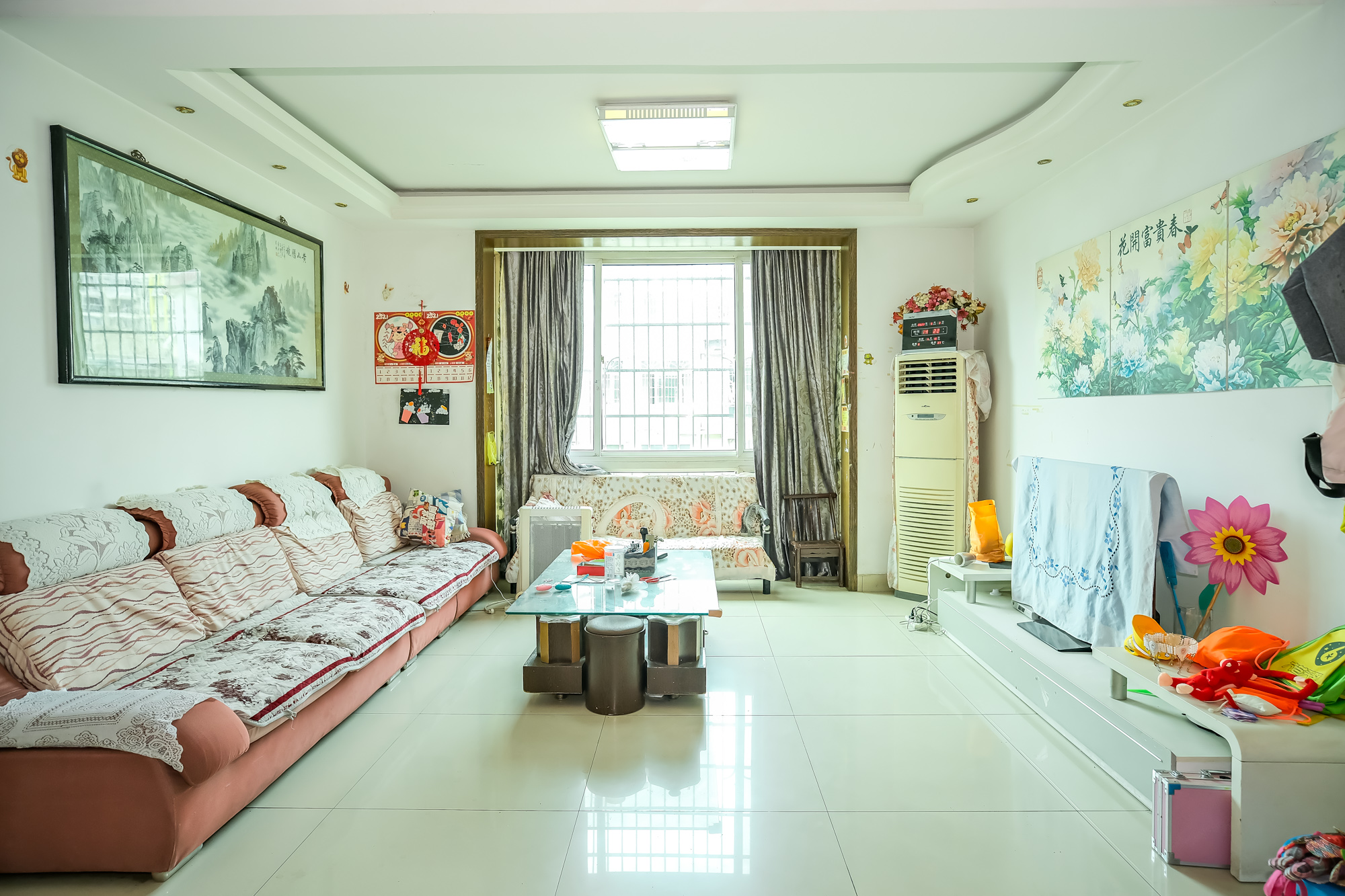 欣安小区 5室3厅3卫 83.0万 欣安小区 5室3厅3卫 83.0万客厅