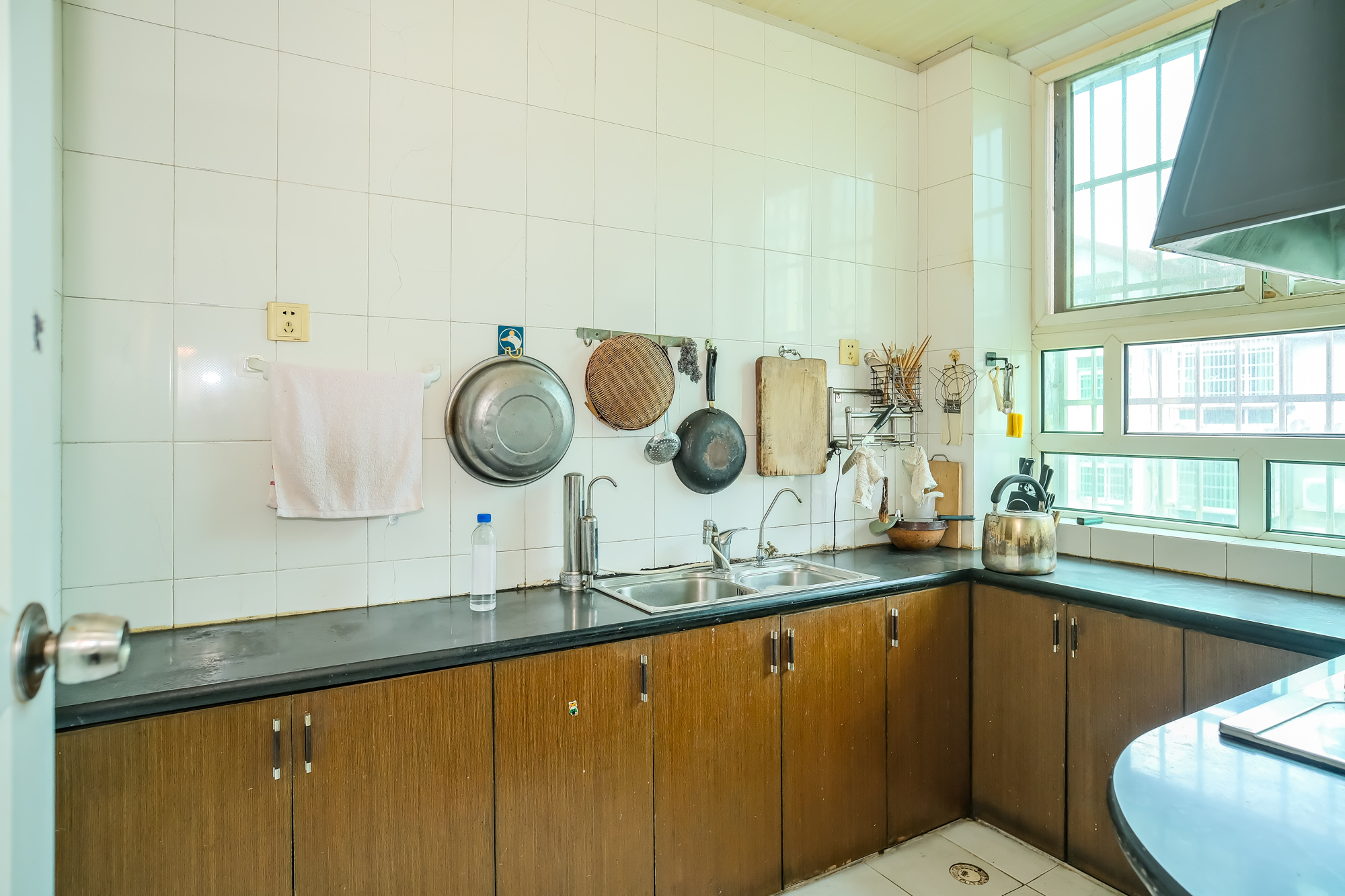 欣安小区 5室3厅3卫 83.0万 欣安小区 5室3厅3卫 83.0万厨房